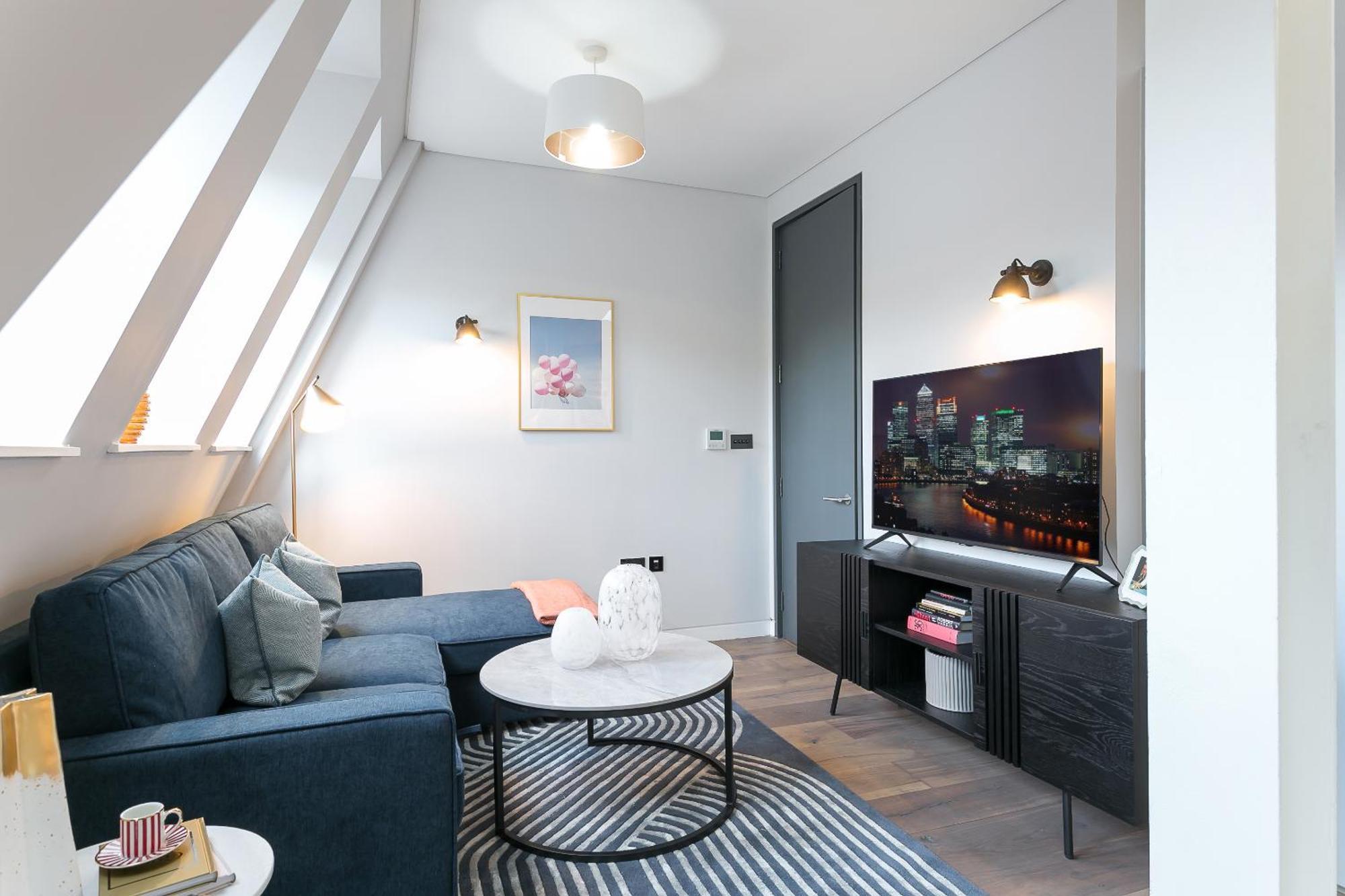 Urban Chic - Clink Street * London