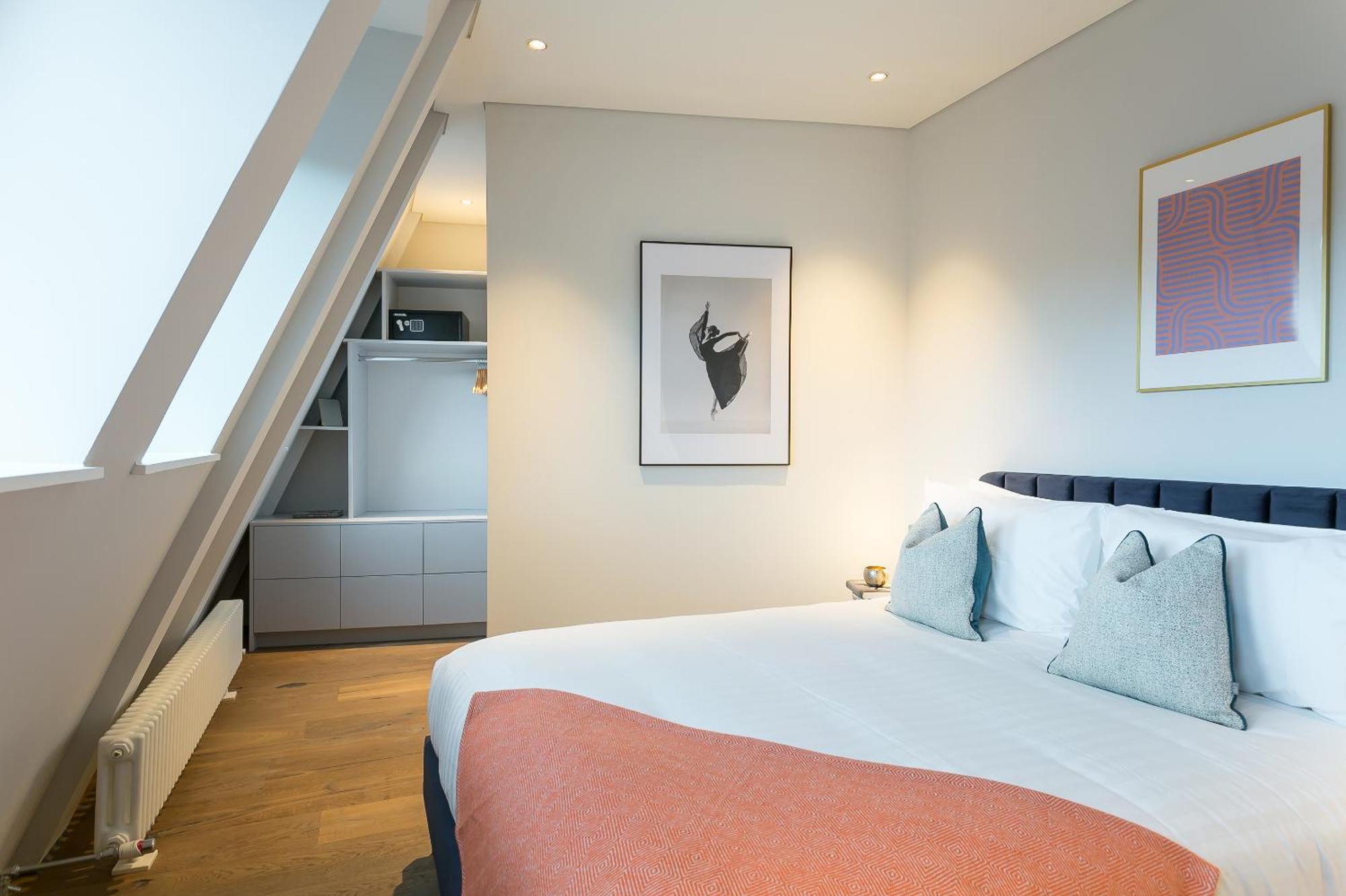 Urban Chic - Clink Street Apartment