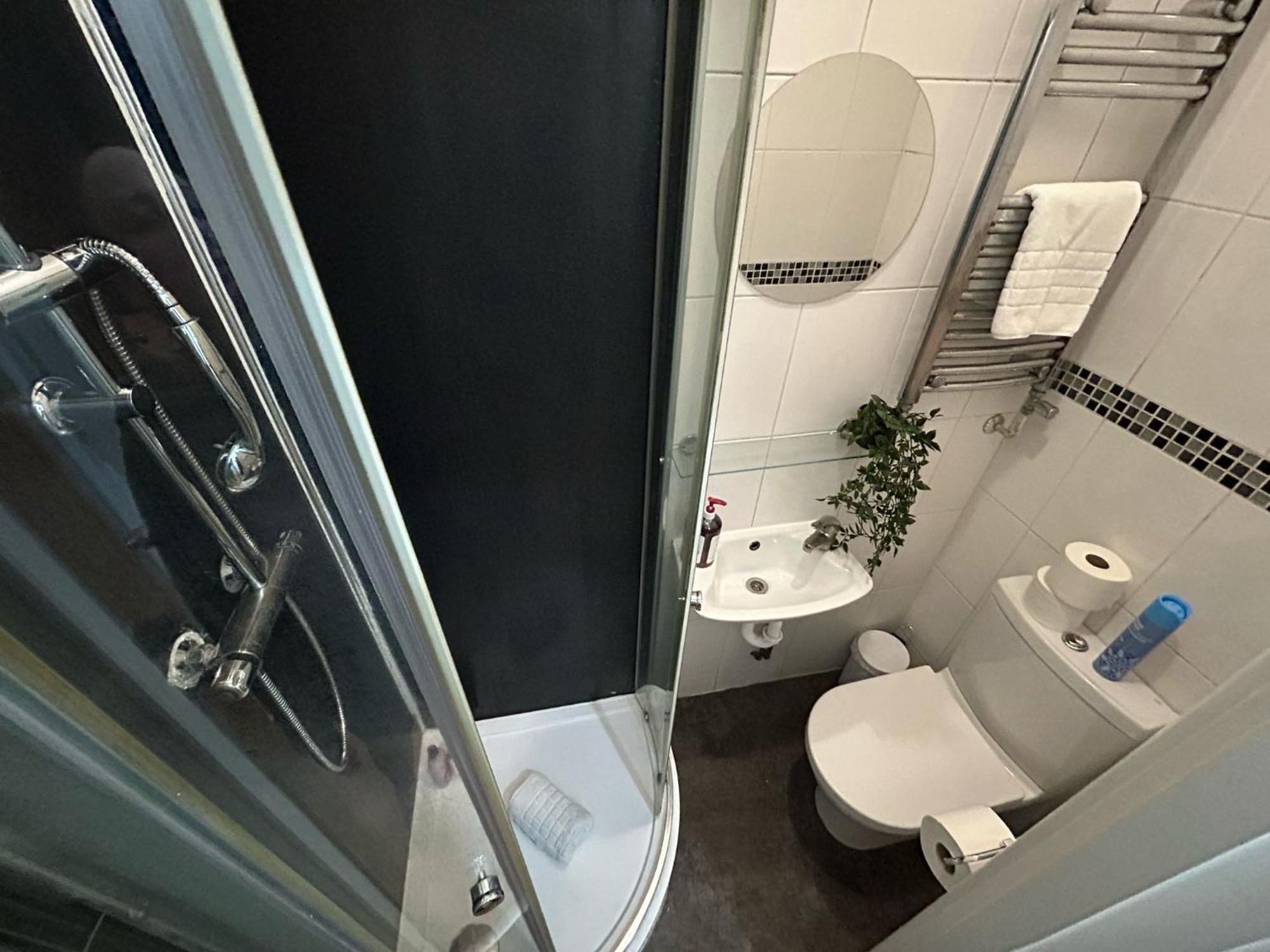 Affordable Studio, 1, 2 And 3 Bed In E14 Apartment London