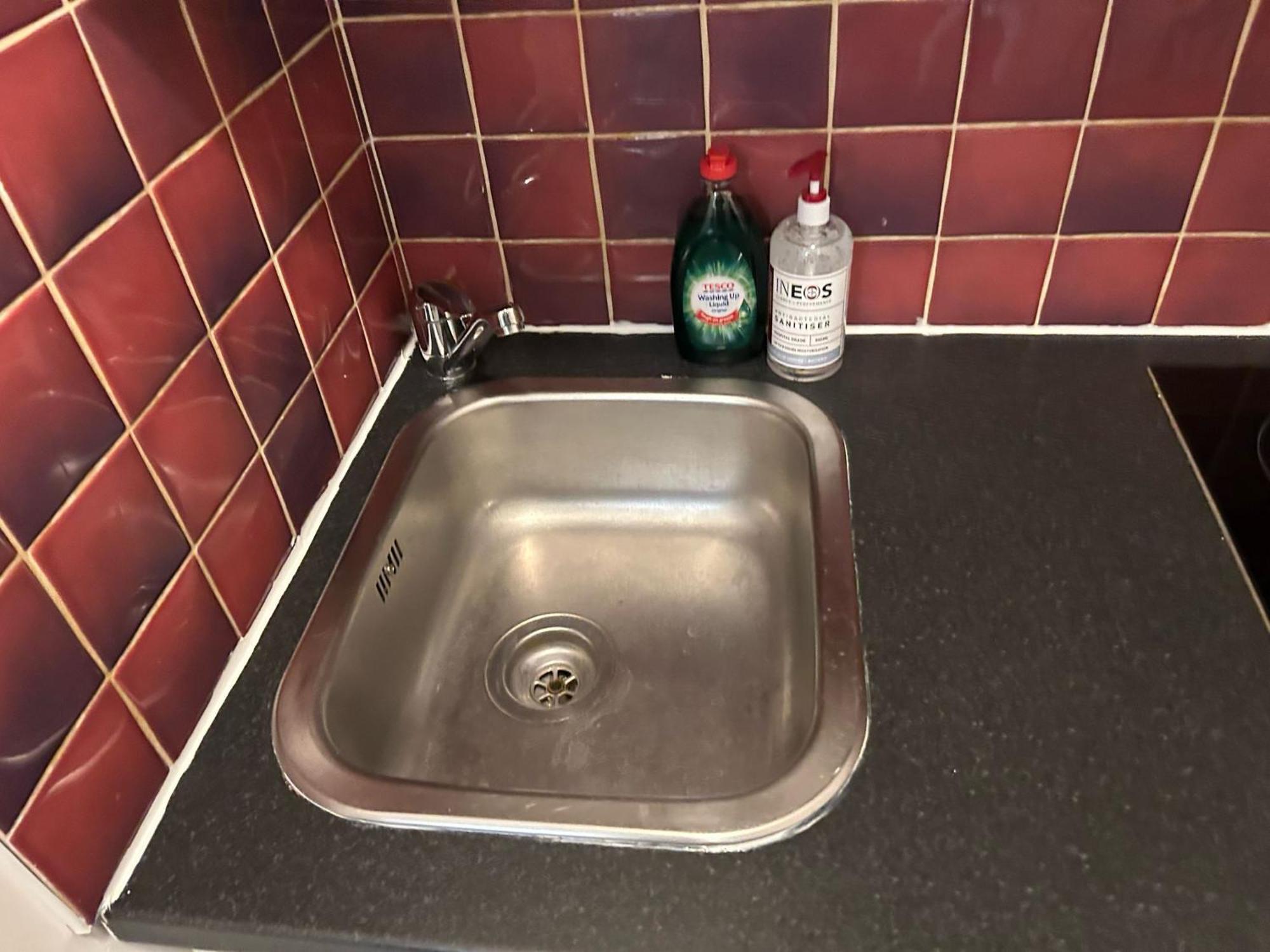 Affordable Studio, 1, 2 And 3 Bed In E14 *