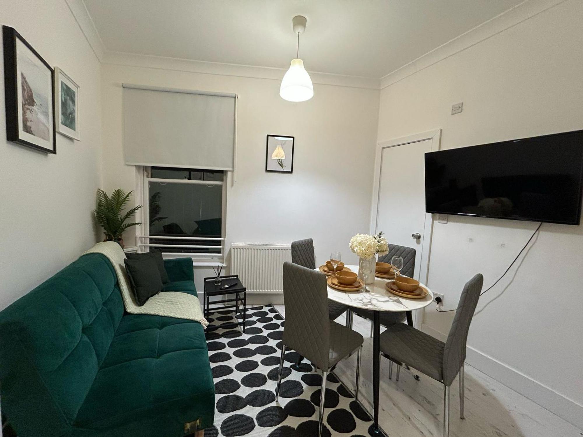 Affordable Studio, 1, 2 And 3 Bed In E14 * London