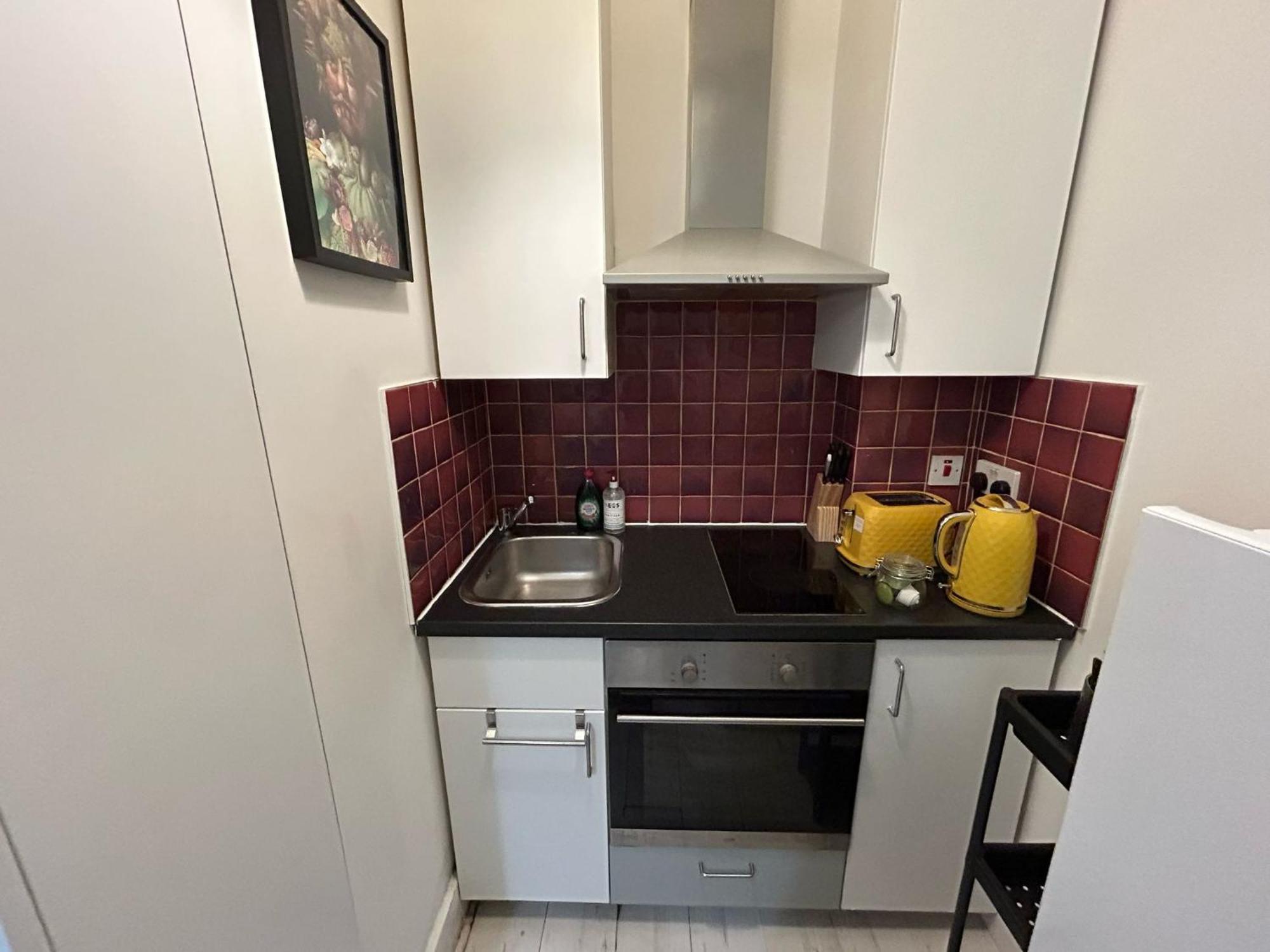 Affordable Studio, 1, 2 And 3 Bed In E14 * London