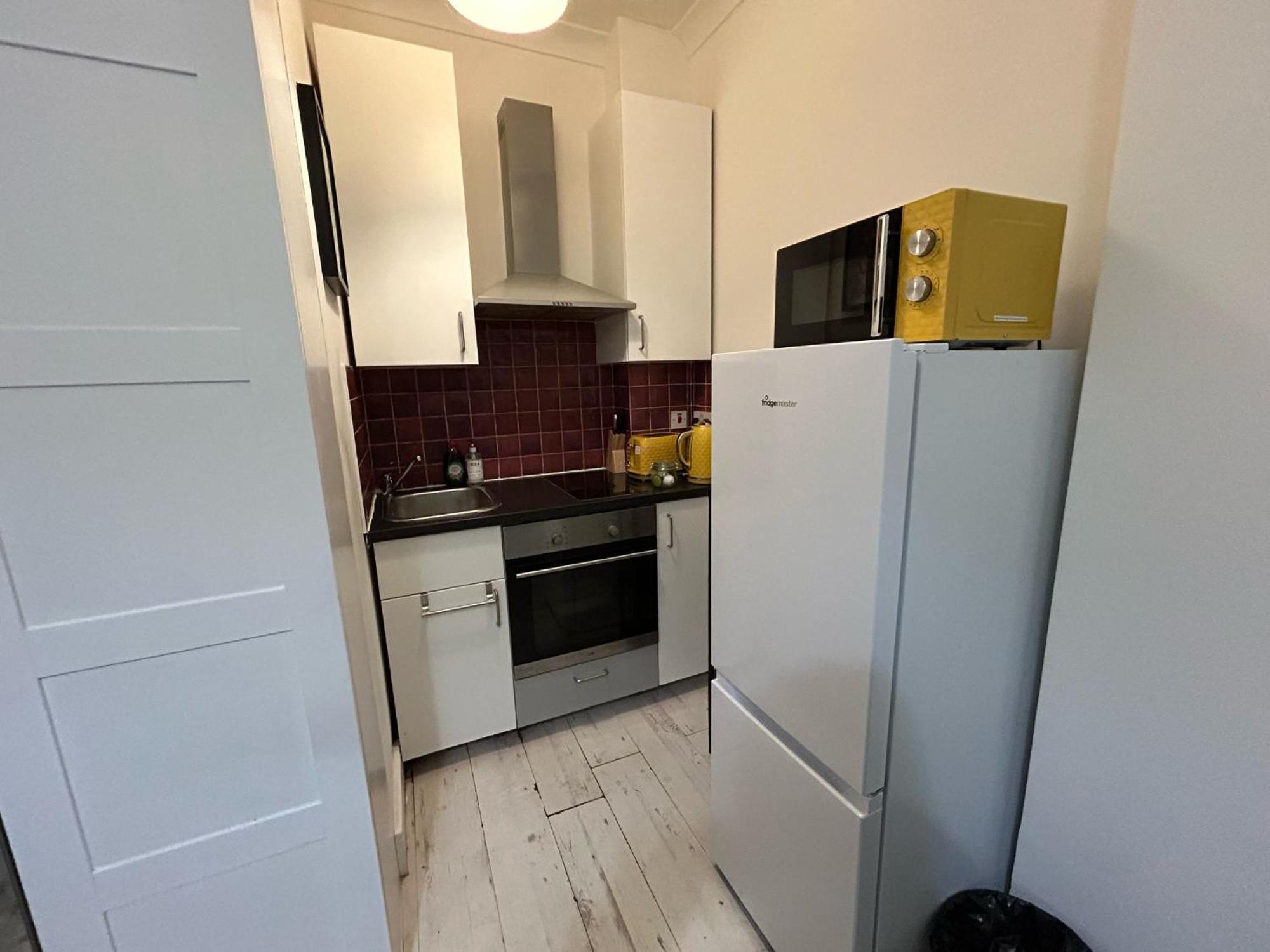 Apartment Affordable Studio, 1, 2 And 3 Bed In E14 *