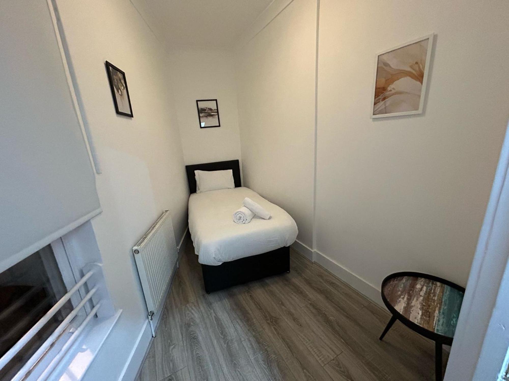 Affordable Studio, 1, 2 And 3 Bed In E14 *