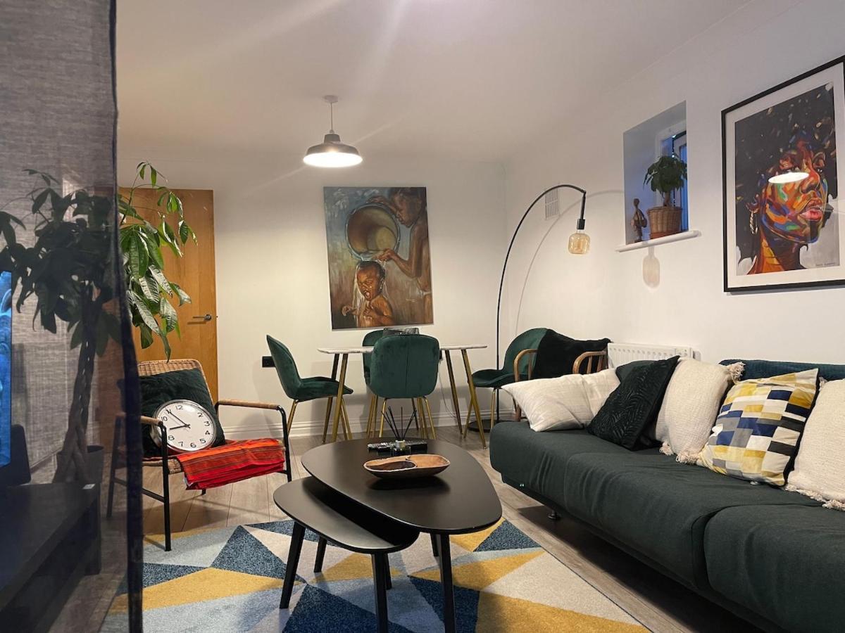 Lovely 2 Bedroom Flat With Free Parking And Wifi * Londen
