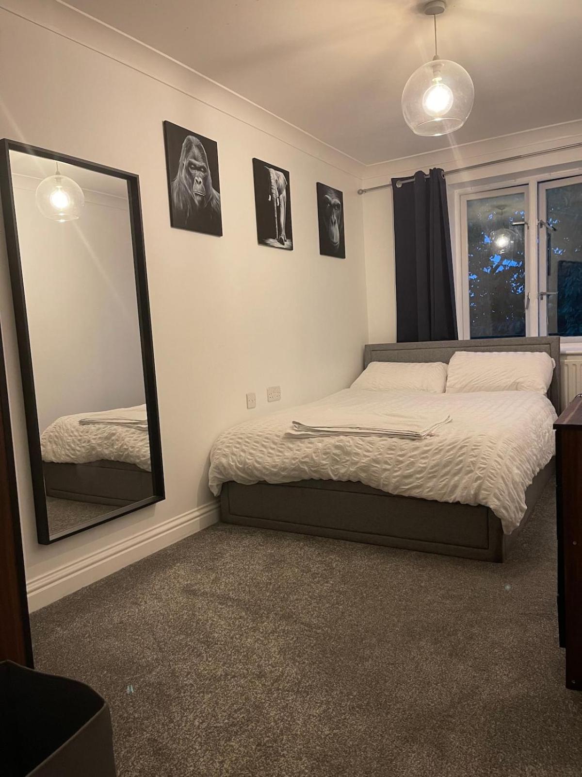Lovely 2 Bedroom Flat With Free Parking And Wifi Londen