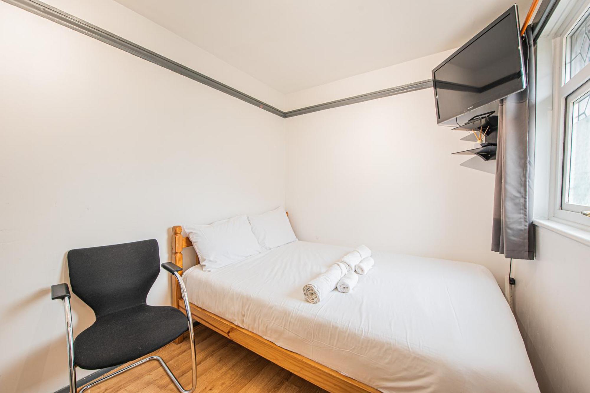 Apartment Spacious 4-bed With Garden & Free Parking London
