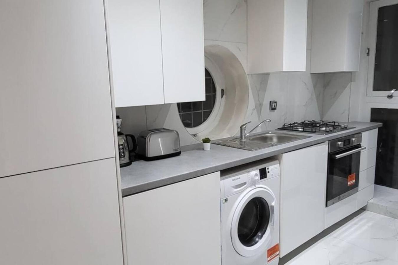 Spacious 2-bedroom In Canary Wharf Appartement Londen
