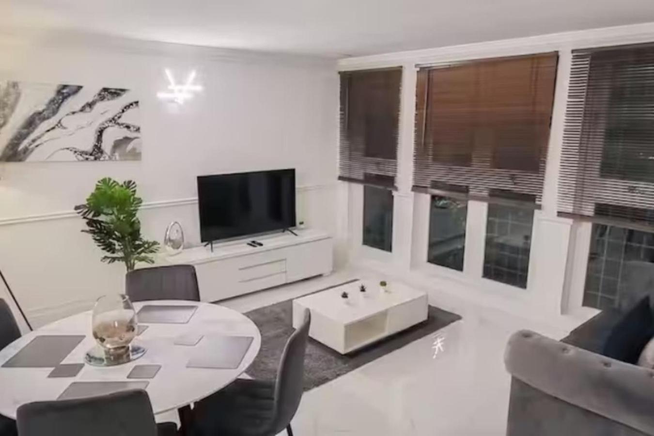 Spacious 2-bedroom In Canary Wharf Londen