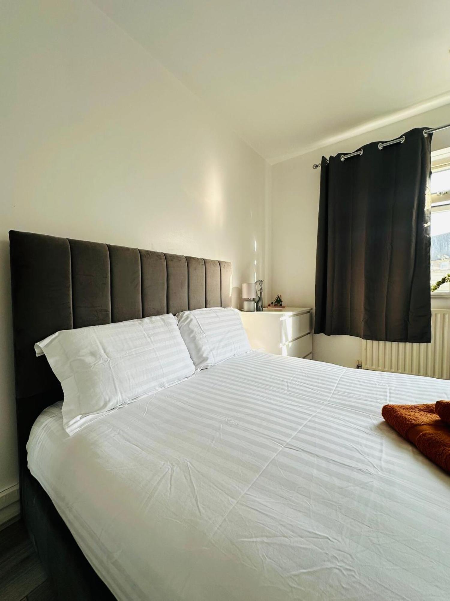 Privatunterkunft Modern In A 4 Bedroom Flat In London, Shared Bathroom! *