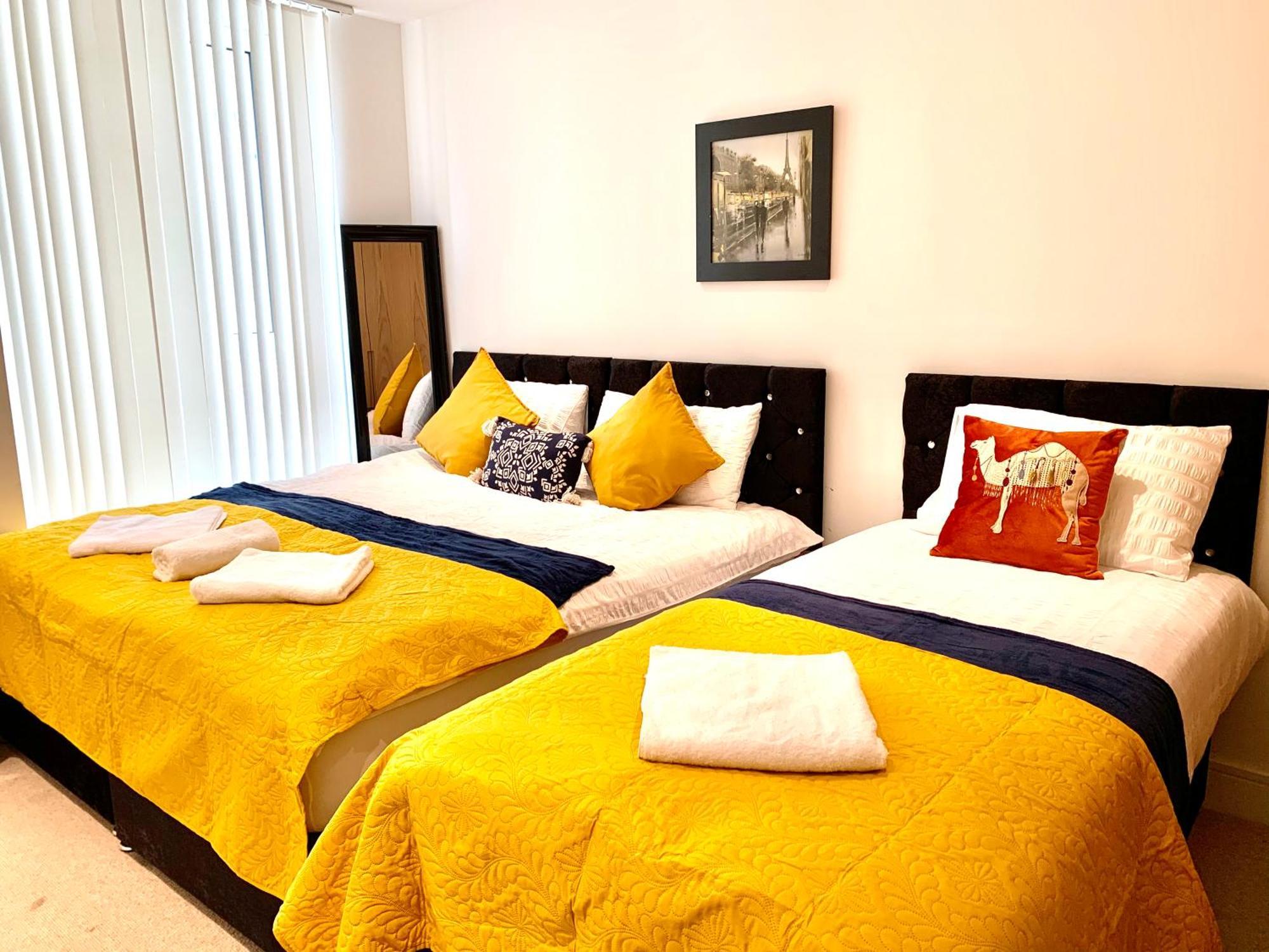 Modern Excel 2 Bedrooms 2 Bathrooms, Parking, Kitchen, Lounge, Balcony * London