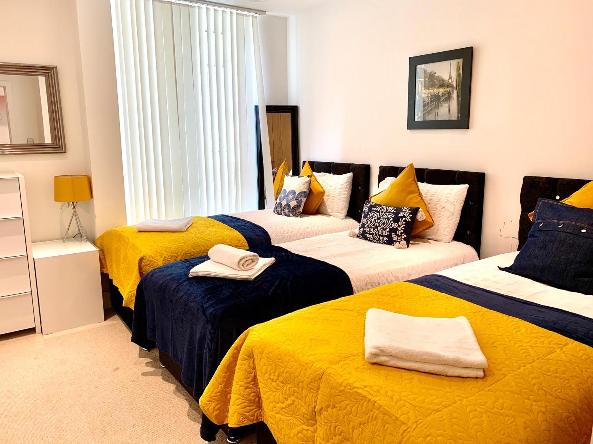 Apartment Modern Excel 2 Bedrooms 2 Bathrooms, Parking, Kitchen, Lounge, Balcony London