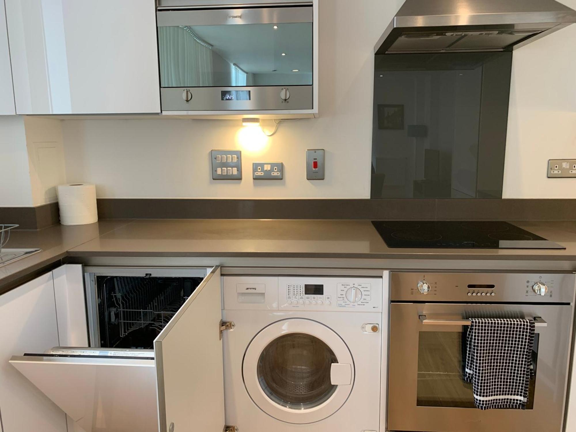 Modern Excel 2 Bedrooms 2 Bathrooms, Parking, Kitchen, Lounge, Balcony *