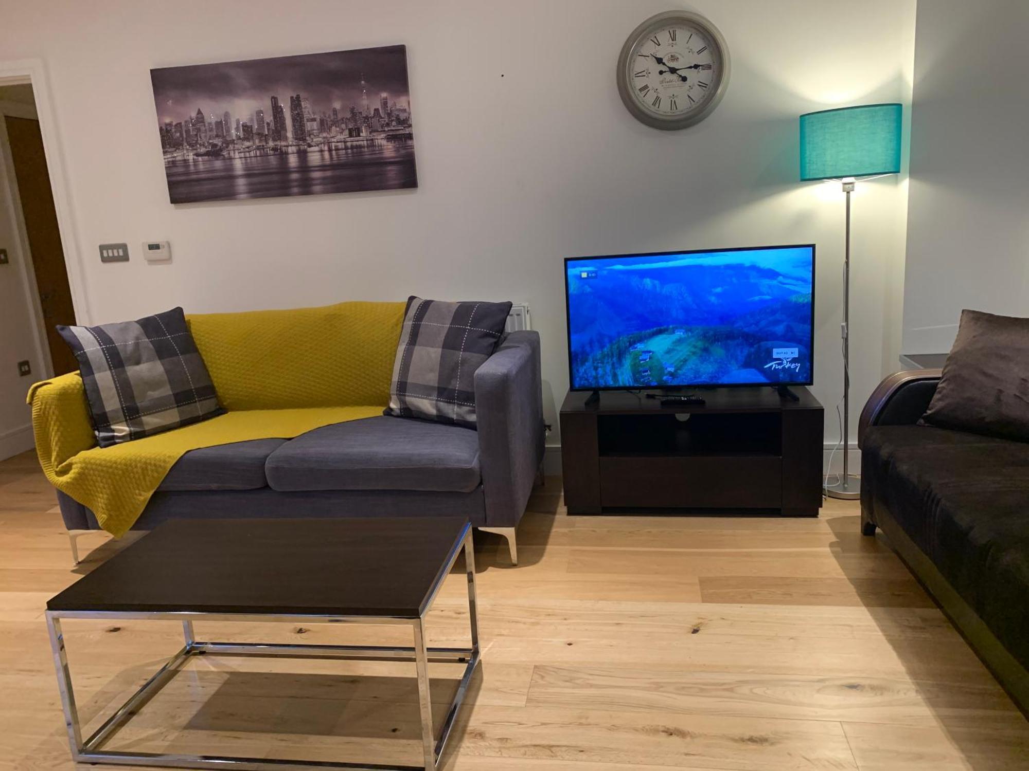 Modern Excel 2 Bedrooms 2 Bathrooms, Parking, Kitchen, Lounge, Balcony Apartment London