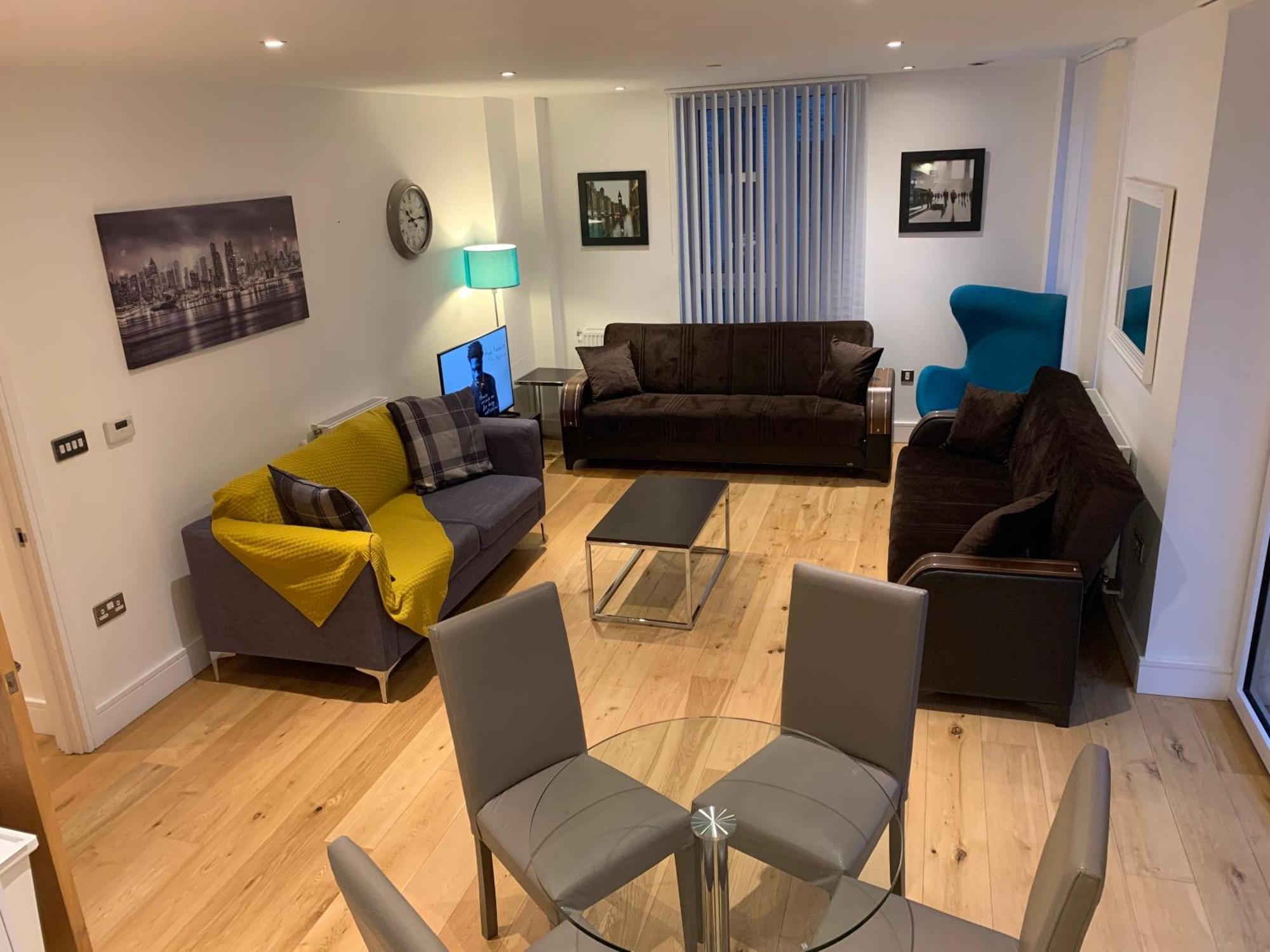 Modern Excel 2 Bedrooms 2 Bathrooms, Parking, Kitchen, Lounge, Balcony Apartment *