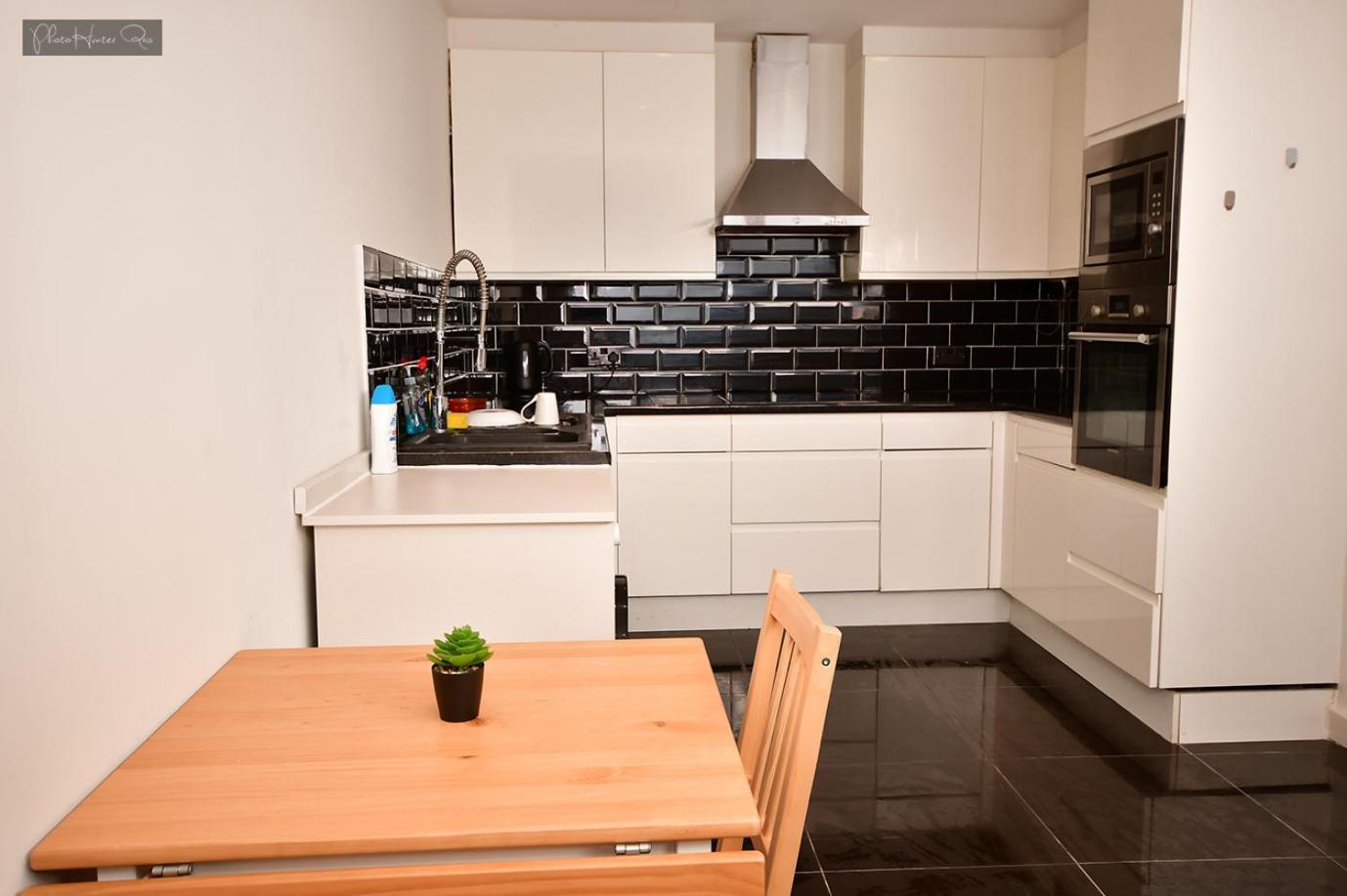 Morden Stratford 2 With Shared Bathroom Gjestgiverier