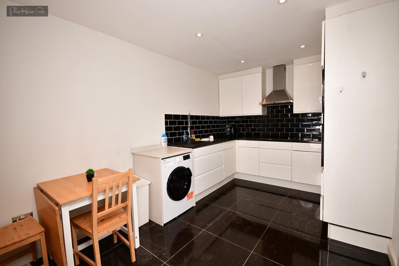Gjestgiverier Morden Stratford 2 With Shared Bathroom London