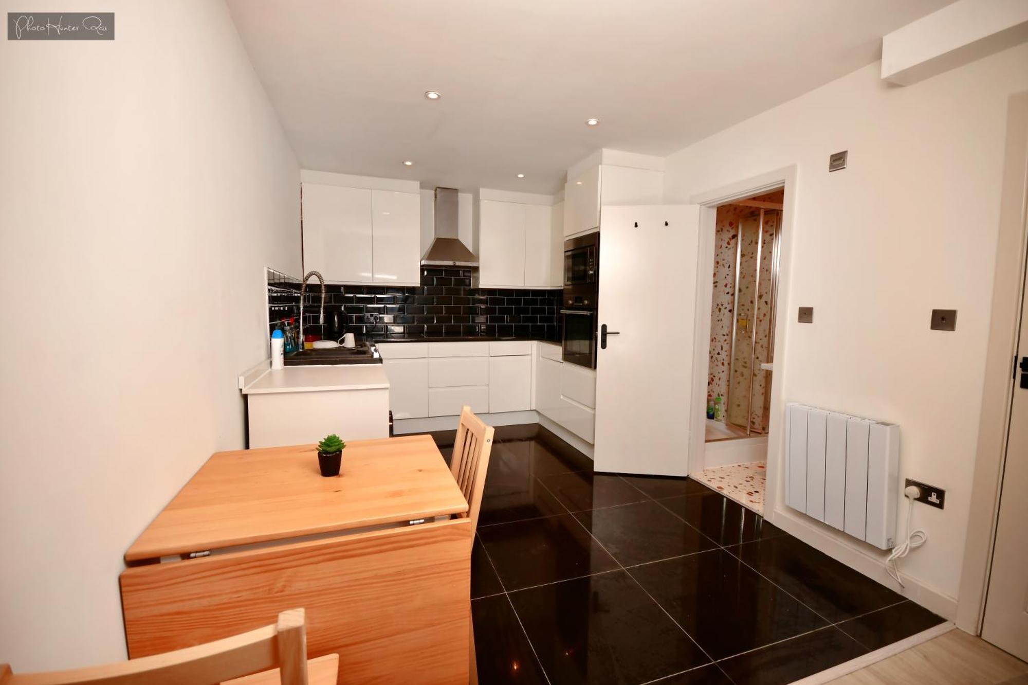 Gjestgiverier Morden Stratford 2 With Shared Bathroom