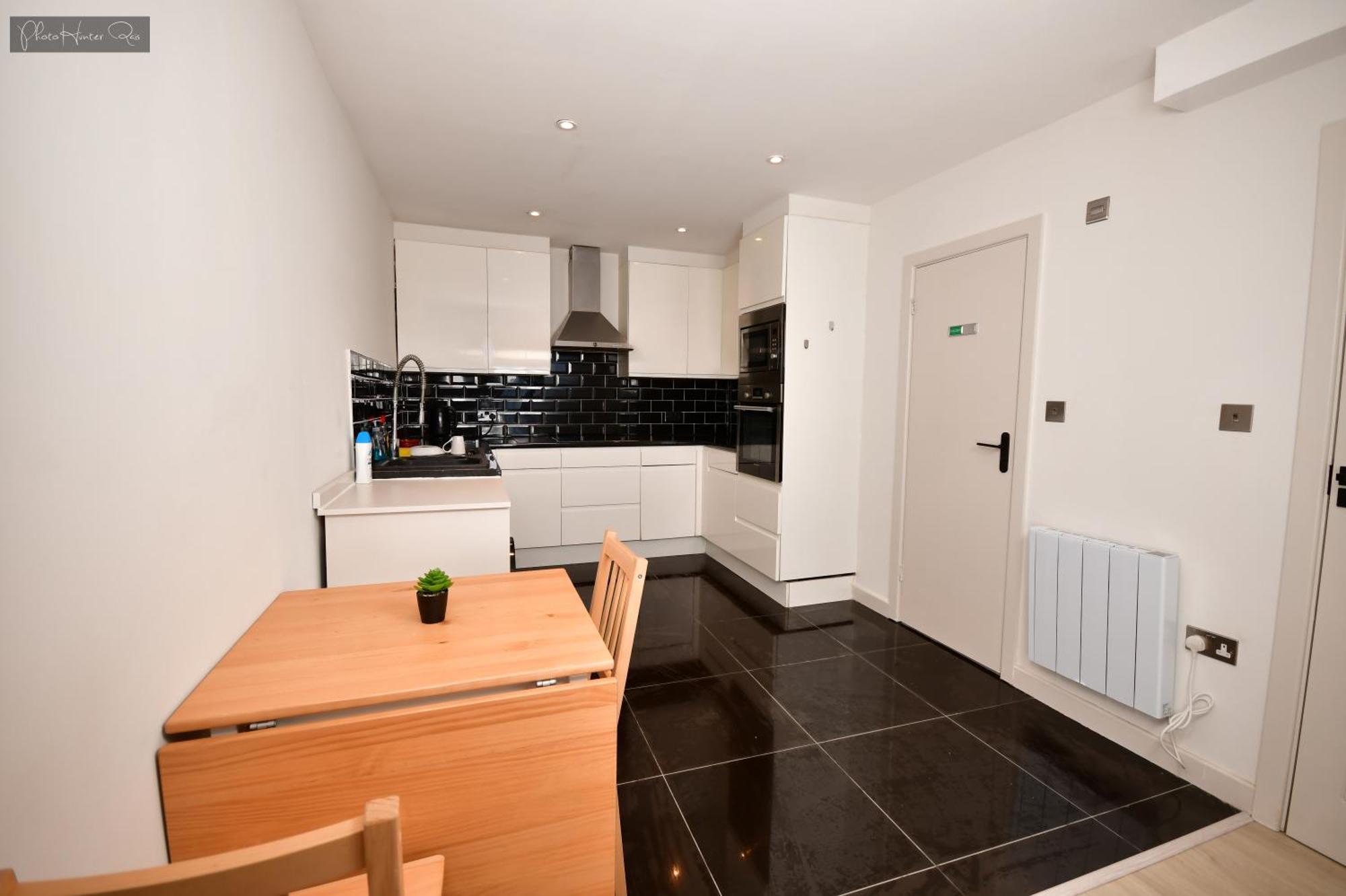 Gjestgiverier Morden Stratford 2 With Shared Bathroom London