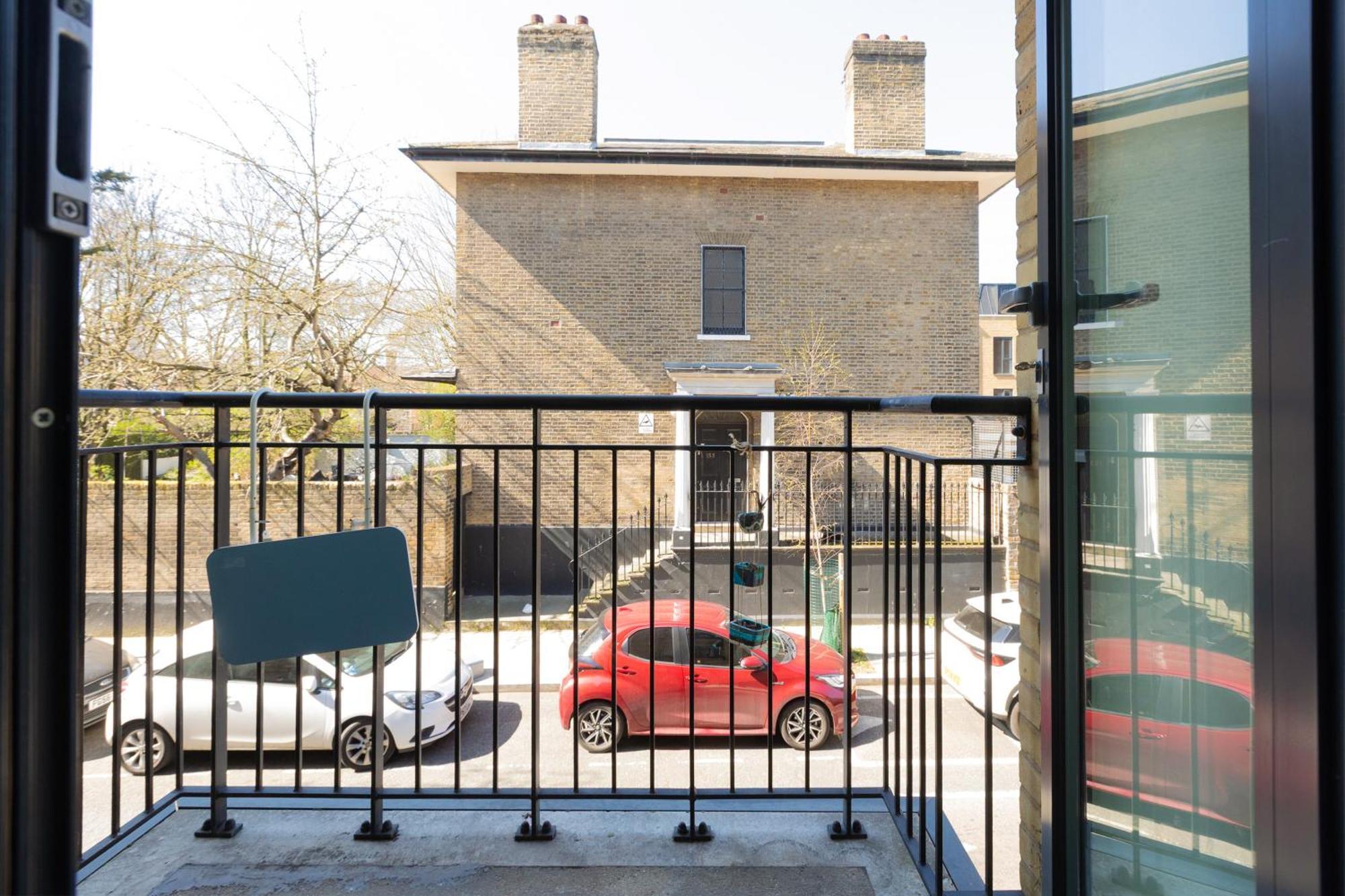 Appartement Charming 2br Flat Near Canary Wharf With Balcony Londen