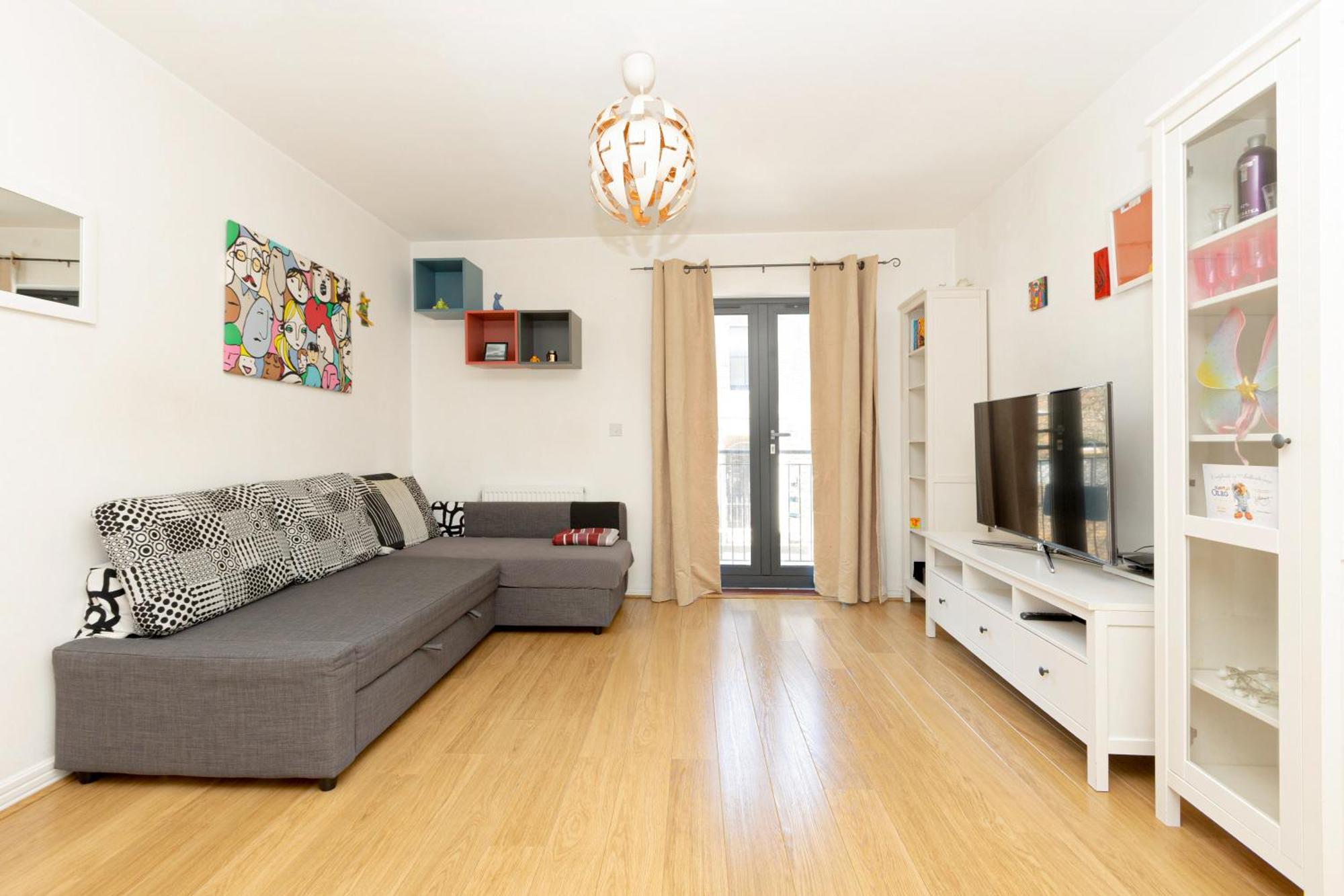Charming 2br Flat Near Canary Wharf With Balcony * Londen