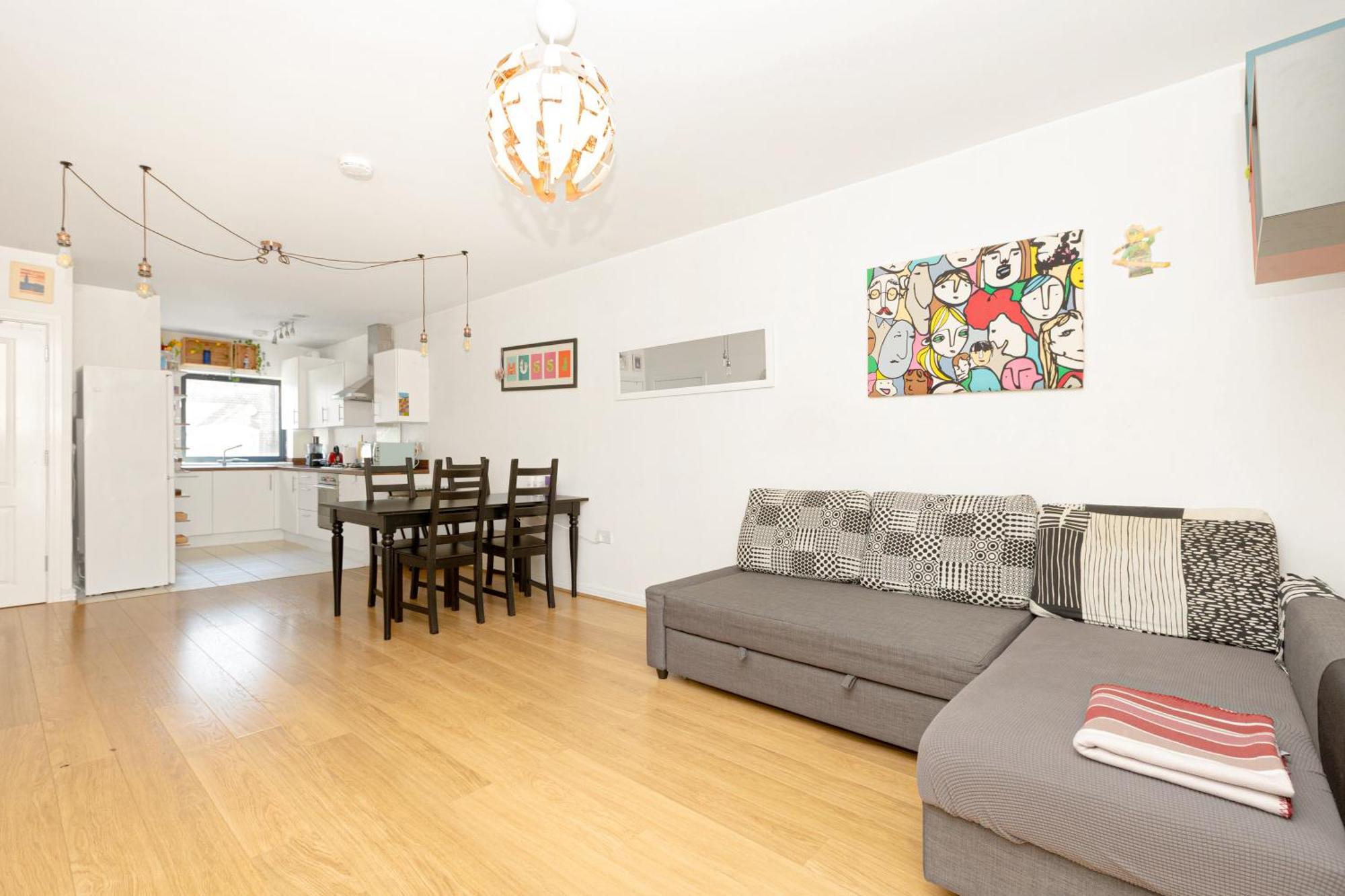 Charming 2br Flat Near Canary Wharf With Balcony Londen