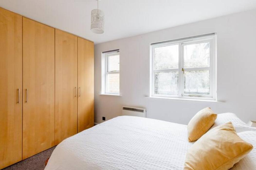 Surrey Docks Se16 Near Canada Water N Easy Access Canary Wharf * London