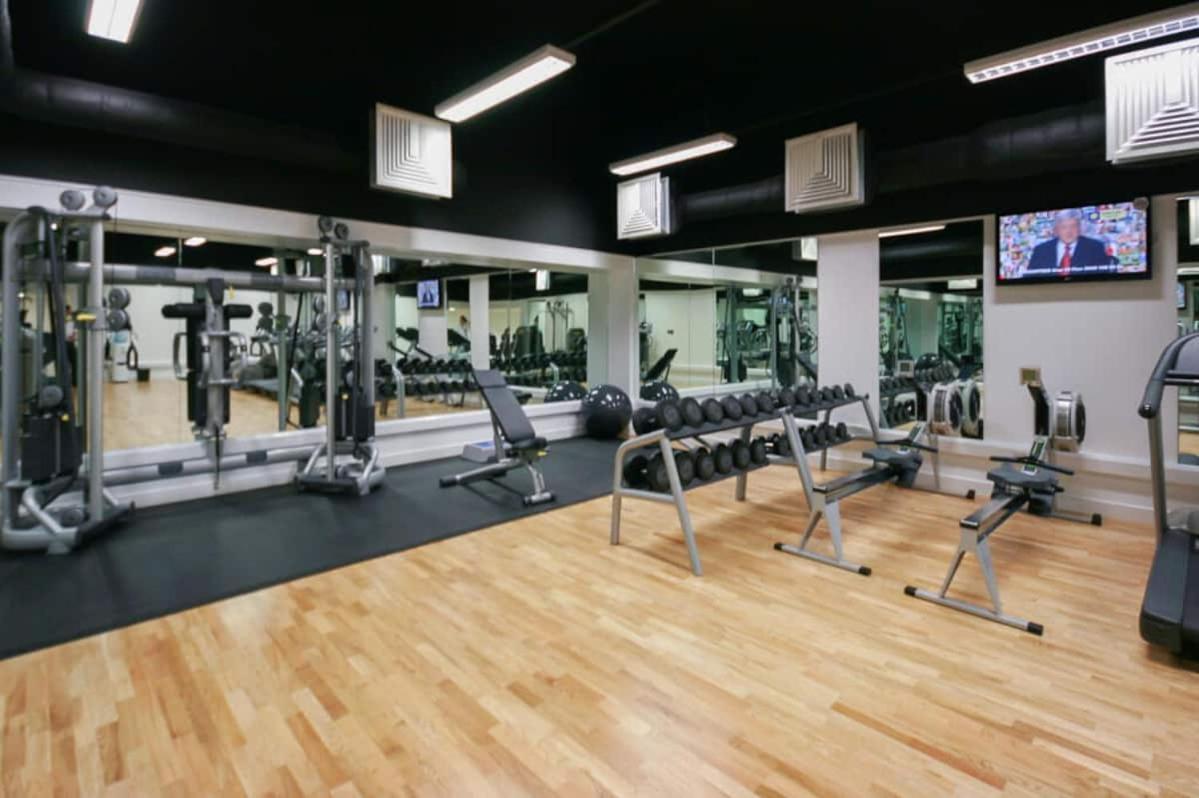 Luxe , Balcony , Gym , Views , 5 Minutes To Station Lejlighed London