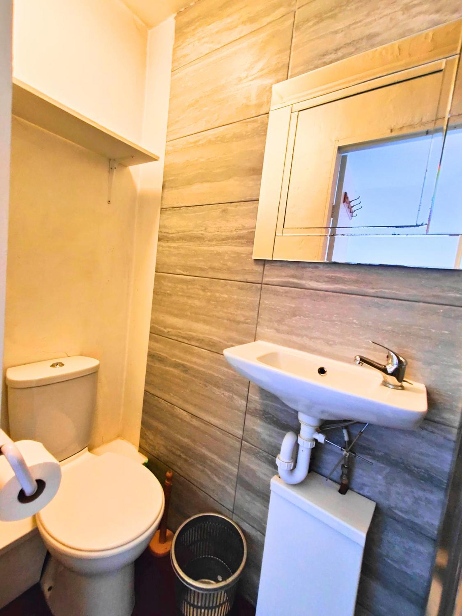 R15 Deluxe Ensuite, Kitchenette Guest house *