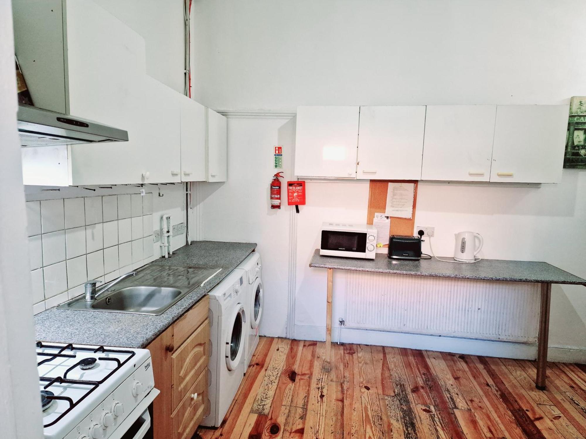 R15 Deluxe Ensuite, Kitchenette *