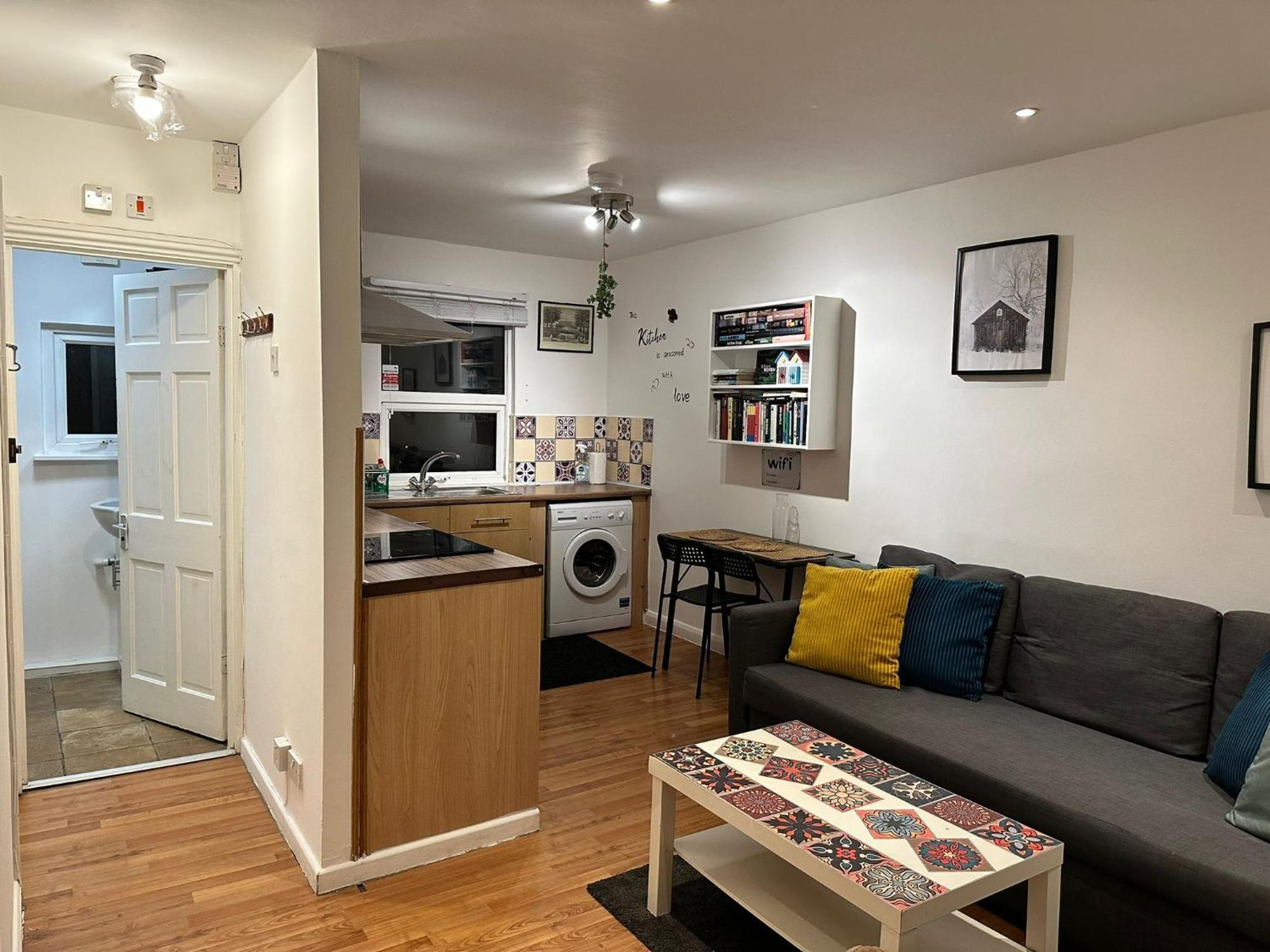 1 Bedroom Flat By Haggerston Station London