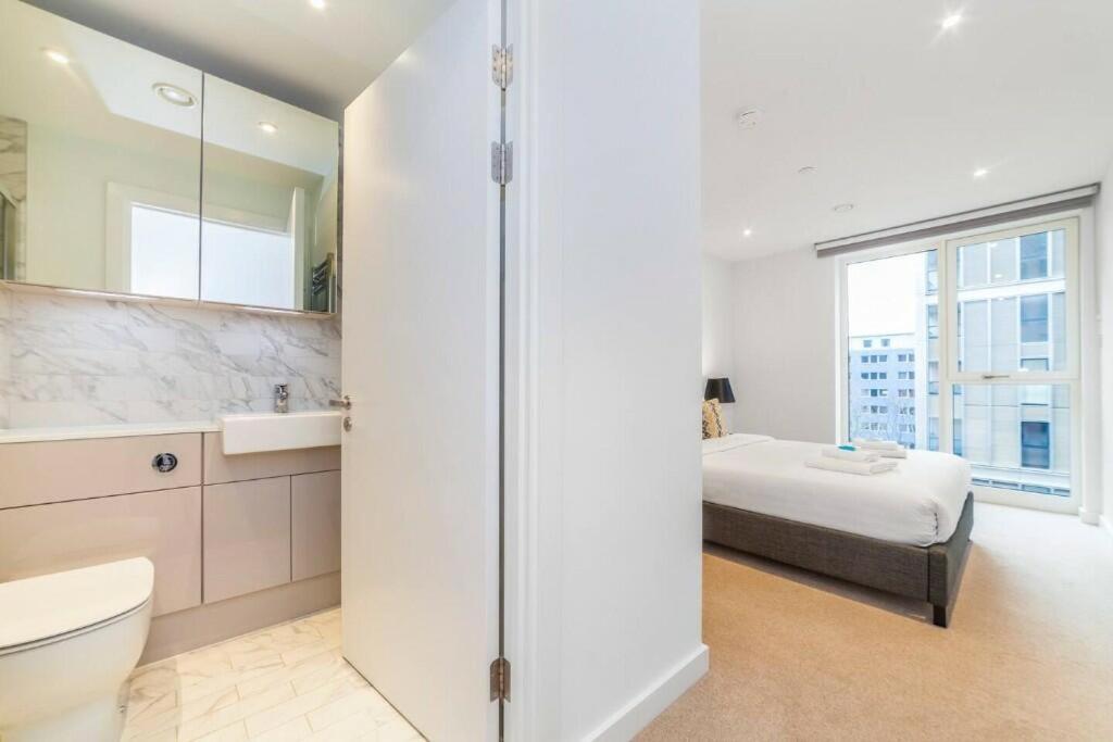 Apartment Chic 2-bedroom In Canada Water, - Stylish Retreat Near The River Thames