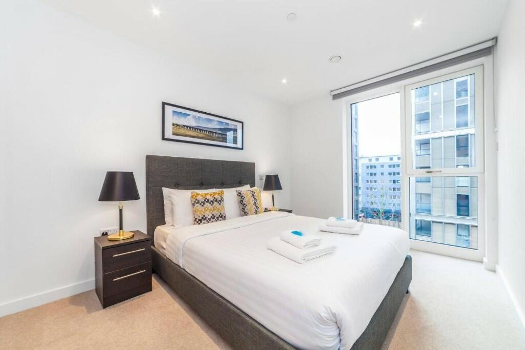 Apartment Chic 2-bedroom In Canada Water, - Stylish Retreat Near The River Thames London