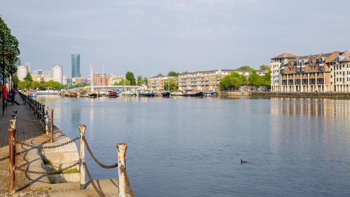 Chic 2-bedroom In Canada Water, - Stylish Retreat Near The River Thames Apartment