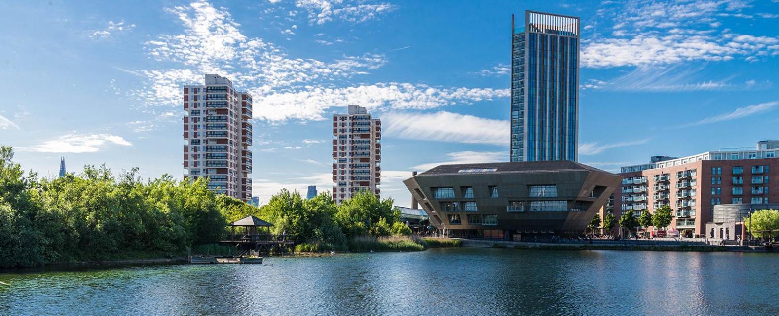 Chic 2-bedroom In Canada Water, - Stylish Retreat Near The River Thames