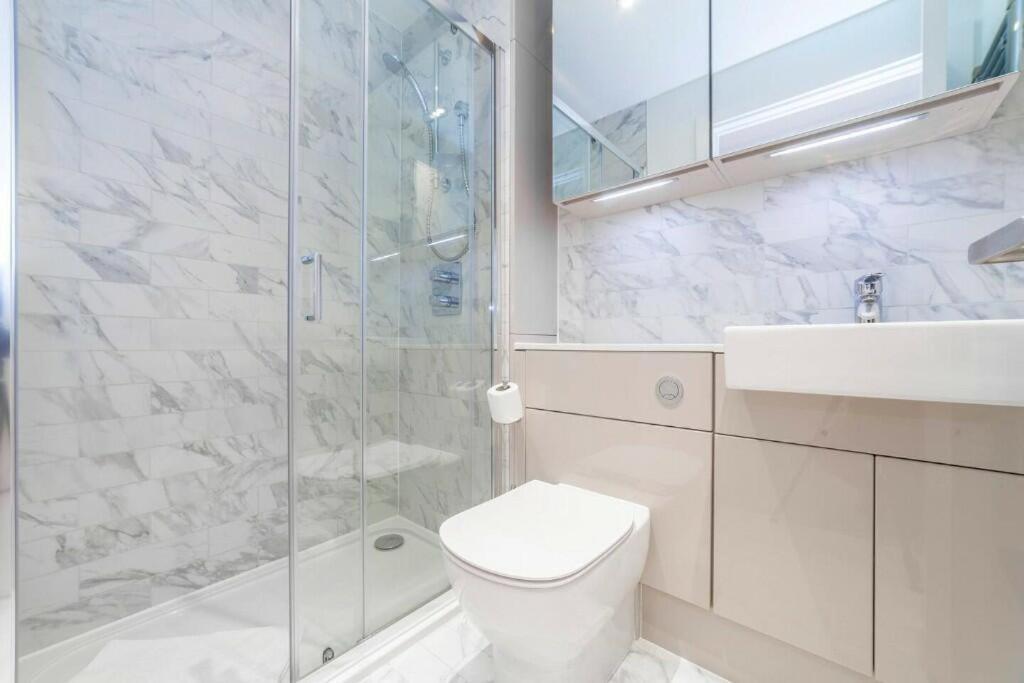 Chic 2-bedroom In Canada Water, - Stylish Retreat Near The River Thames Apartment *