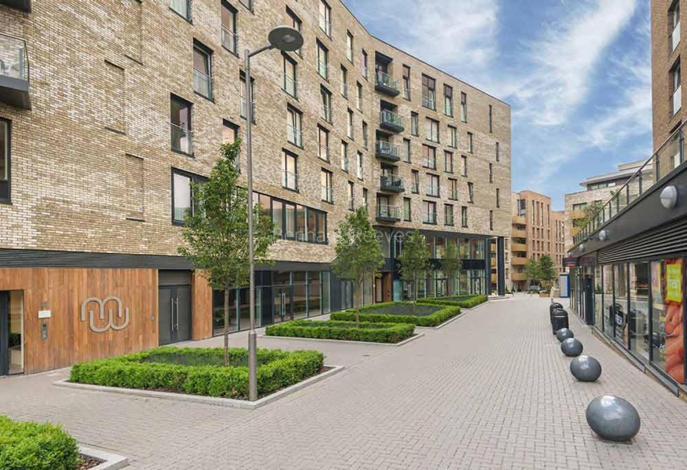 Chic 2-bedroom In Canada Water, - Stylish Retreat Near The River Thames Apartment