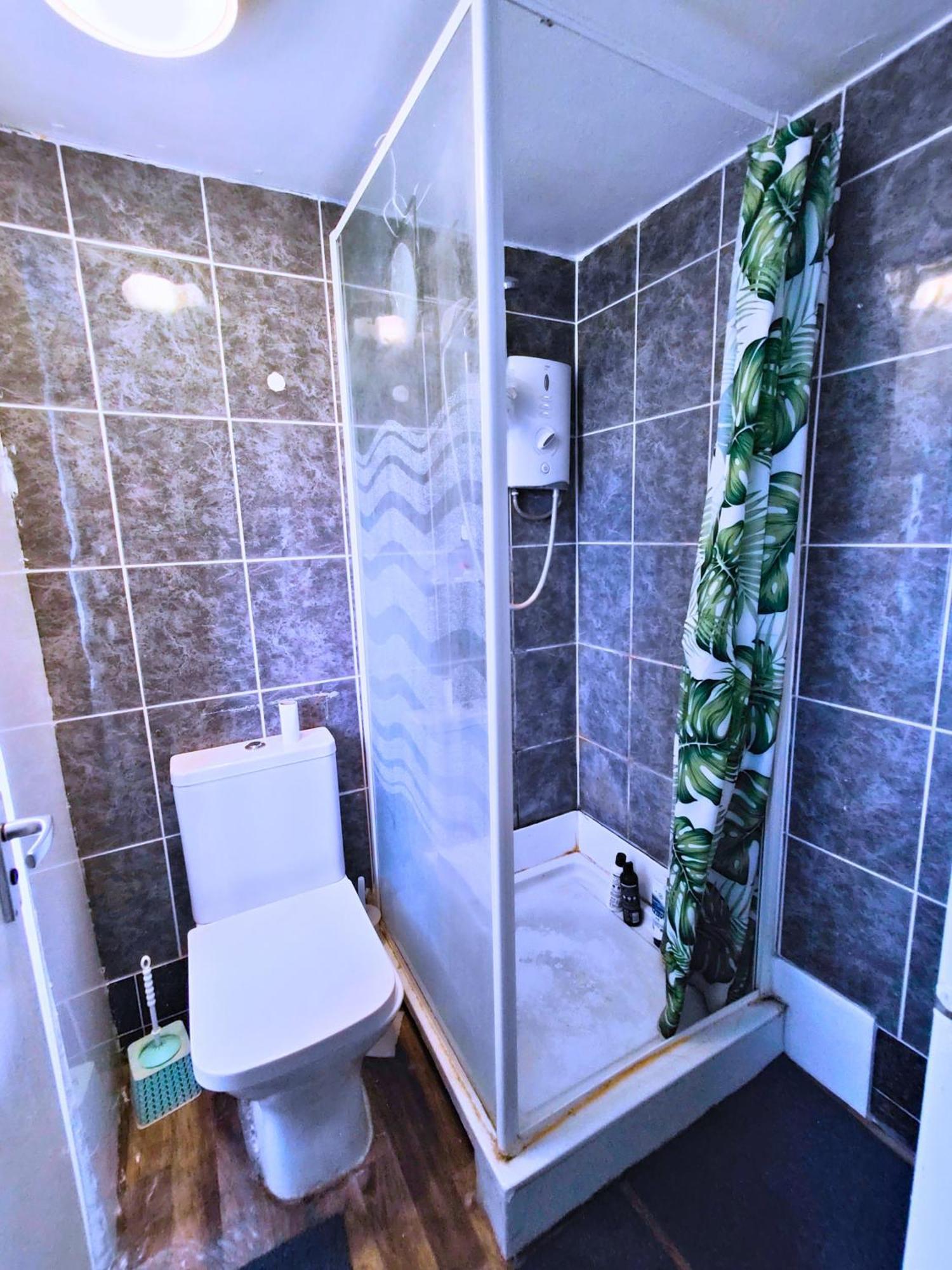 R15 Deluxe Ensuite, Kitchenette Guest house London