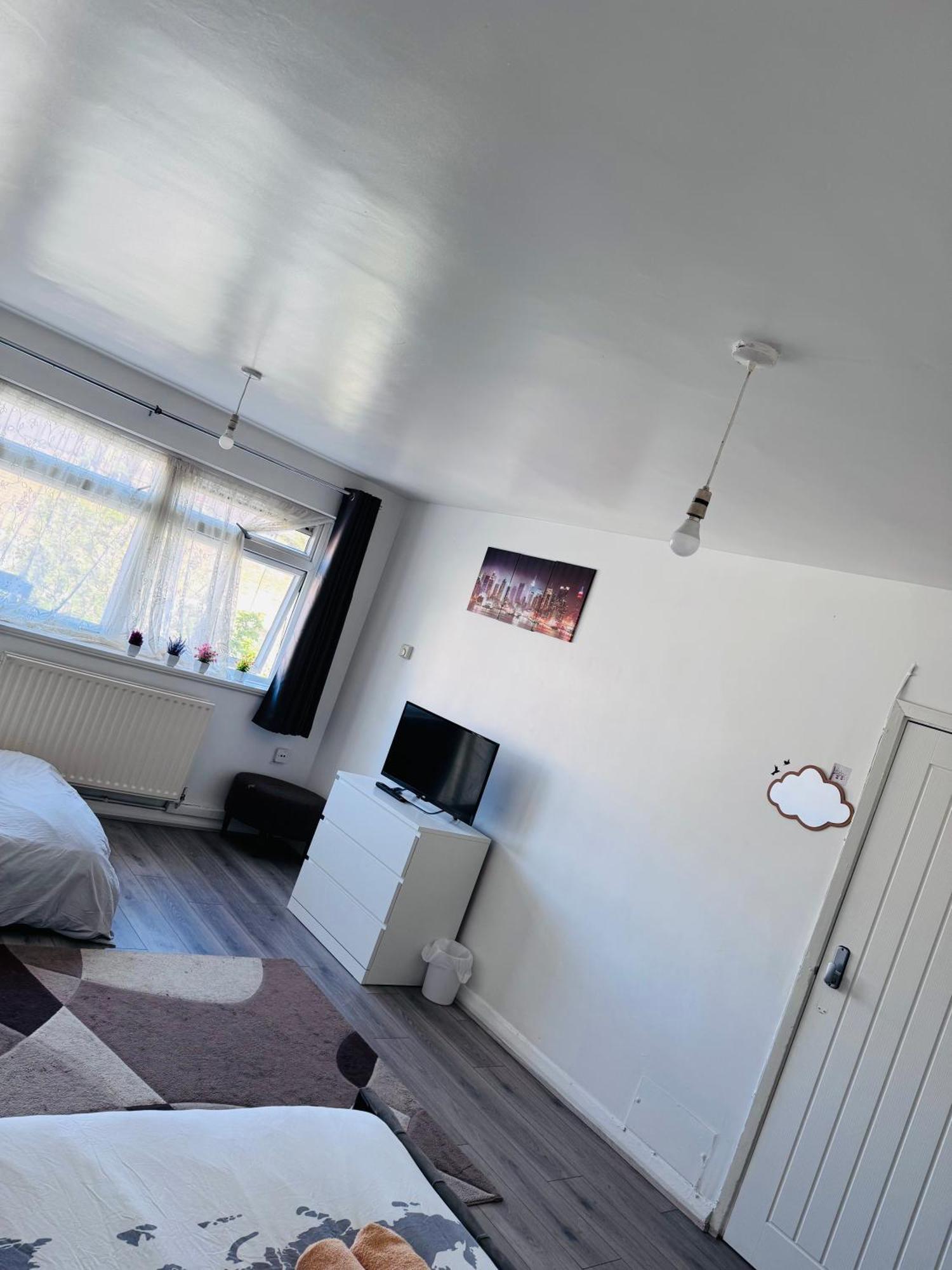 Privatunterkunft Modern In A 4 Bedroom Flat In London, Shared Bathroom!