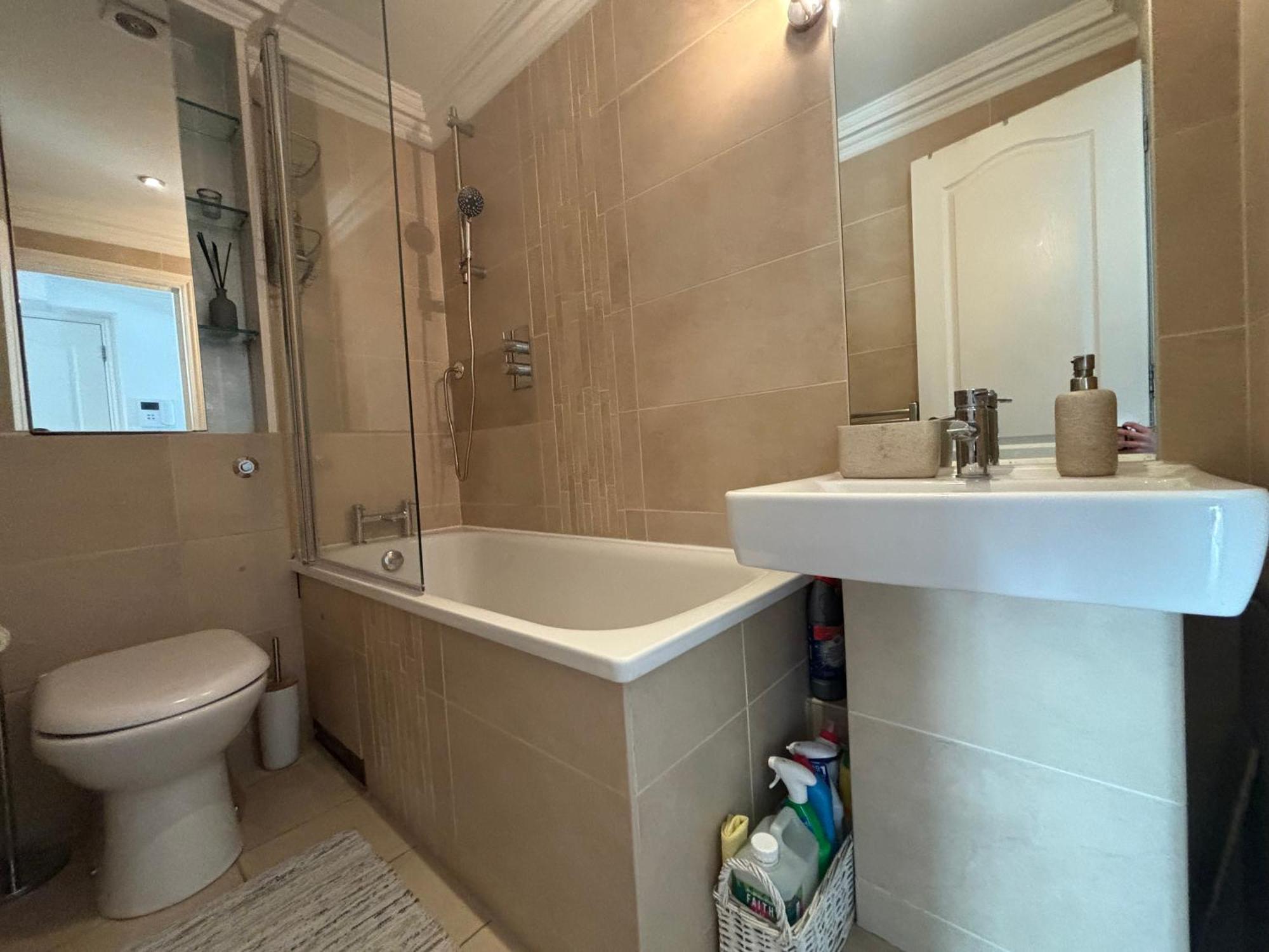 Warm And Welcoming 1bd Flat In East