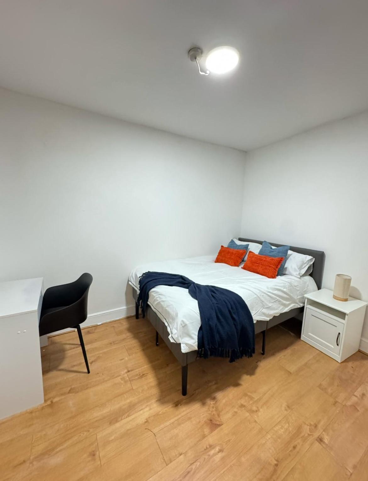 Stratford Centre, 2 Or 3 Bedroom Apartment, Walk To Westfield, Near Station, Sleeps 6