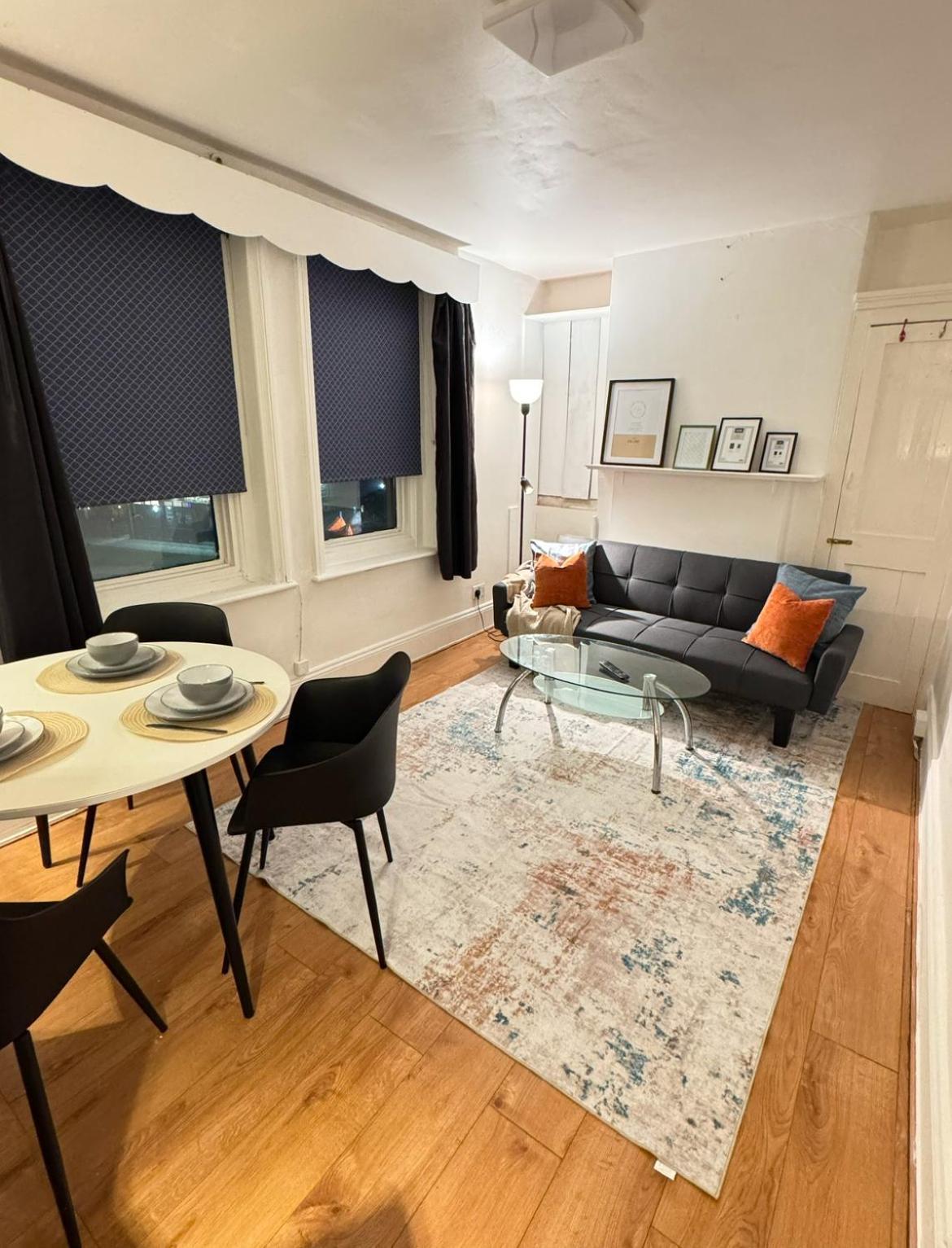 Stratford Centre, 2 Or 3 Bedroom Apartment, Walk To Westfield, Near Station, Sleeps 6 Apartment