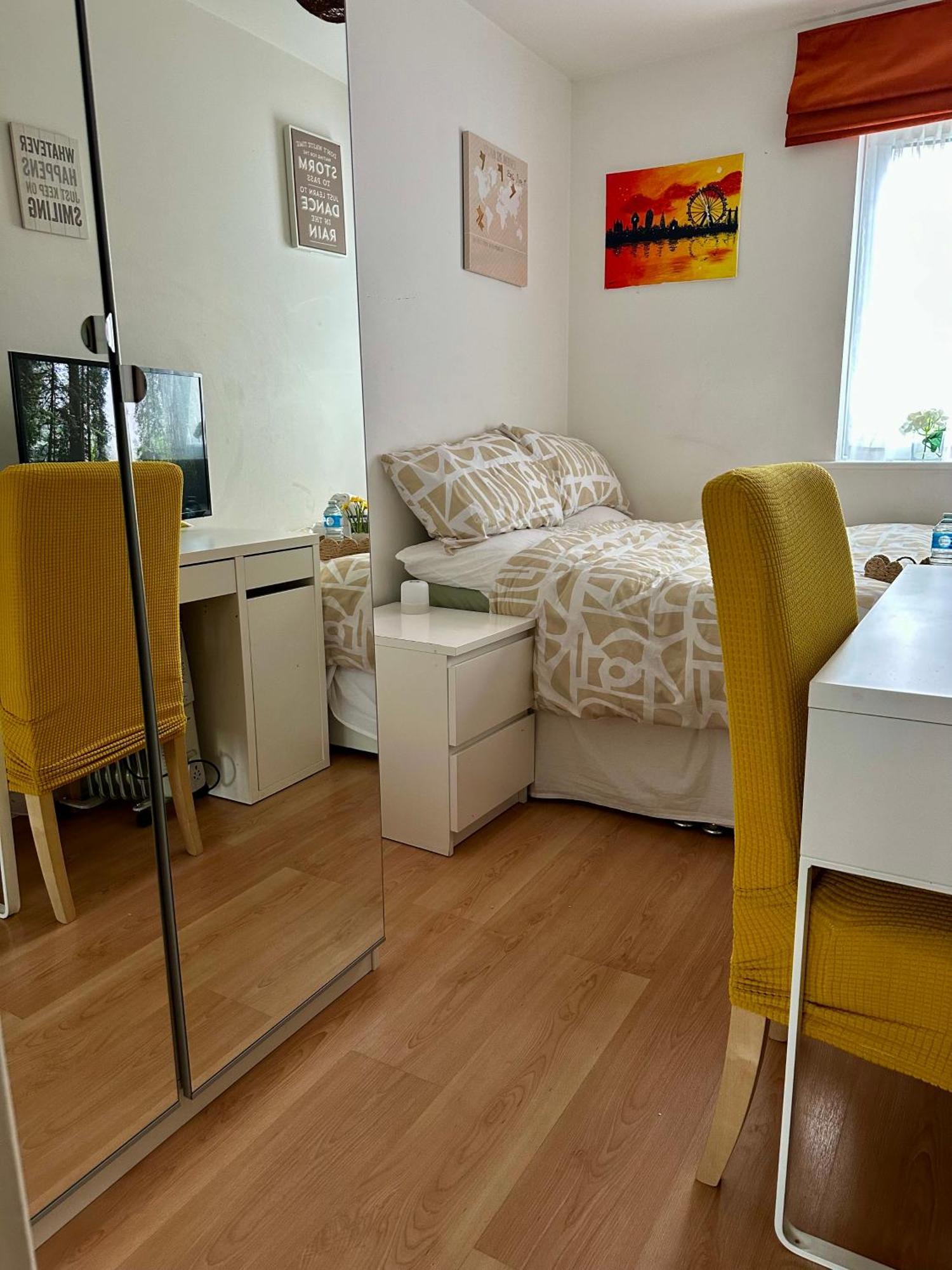 Stratford Cosy Double Homestay *