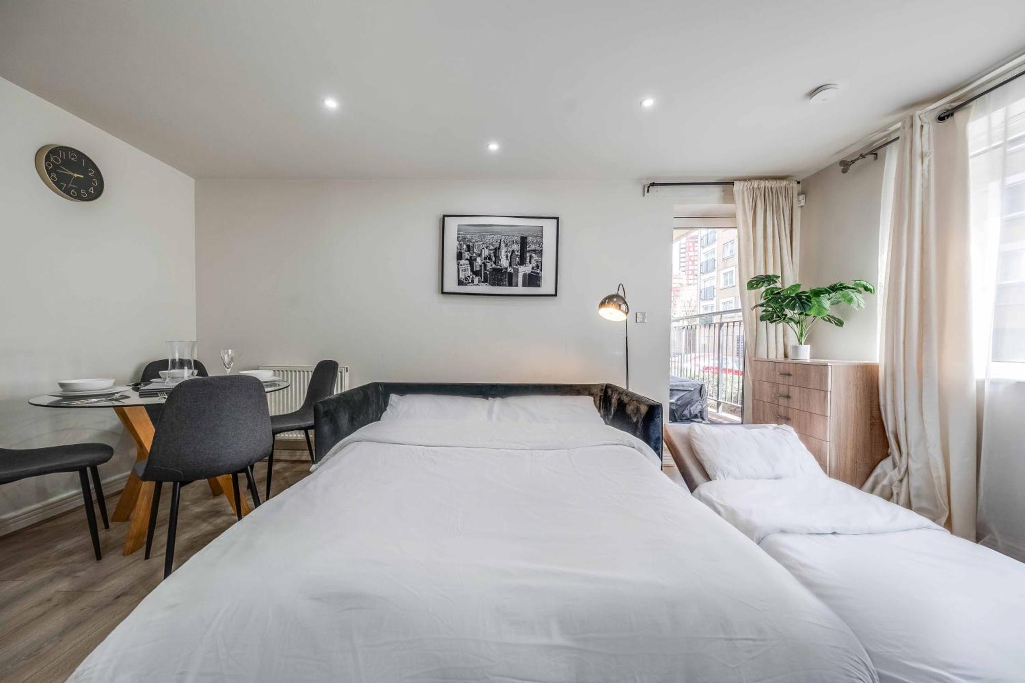Canary Wharf O2 Excel Flat With Parking & Balcony Apartment London