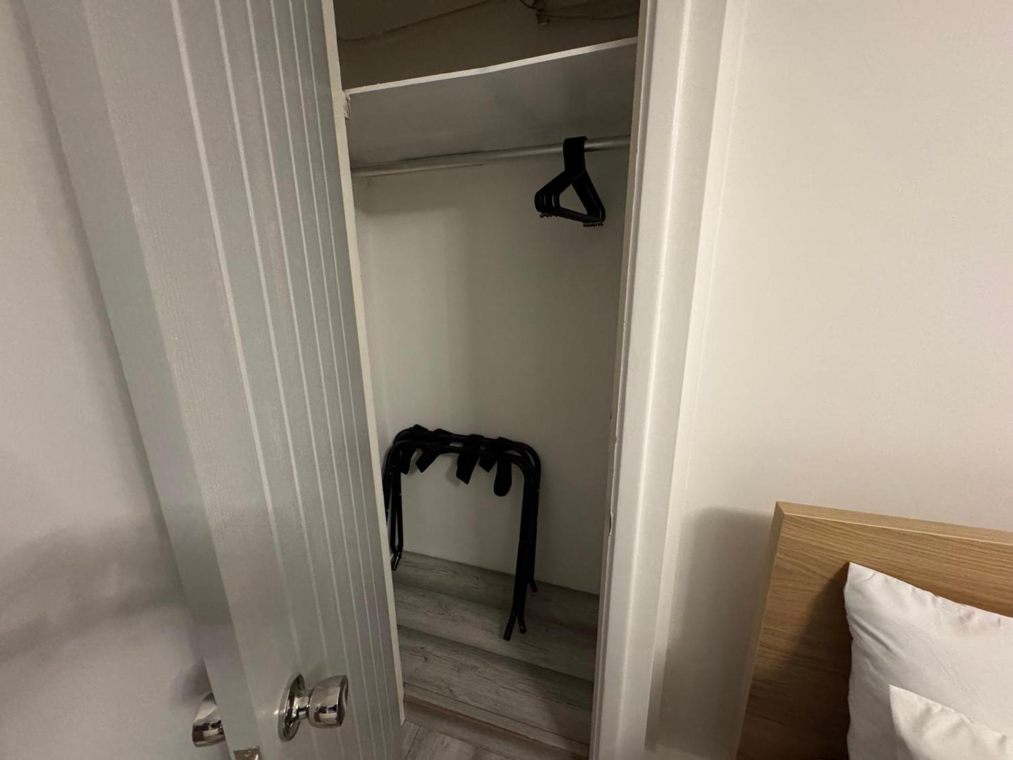 Stylish 2br, Fast Wifi With Balcony
