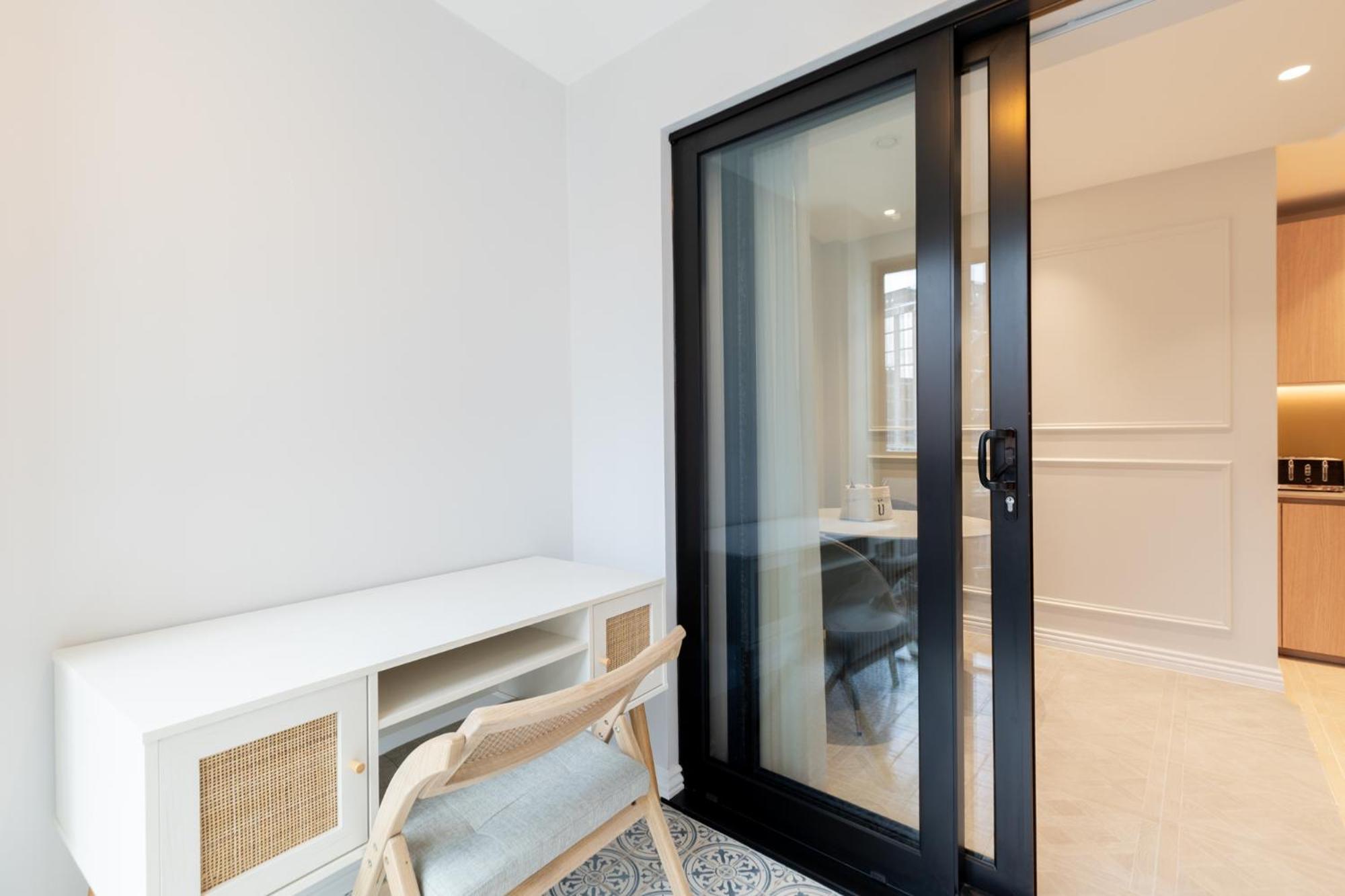 Kula Bridge Apartment London
