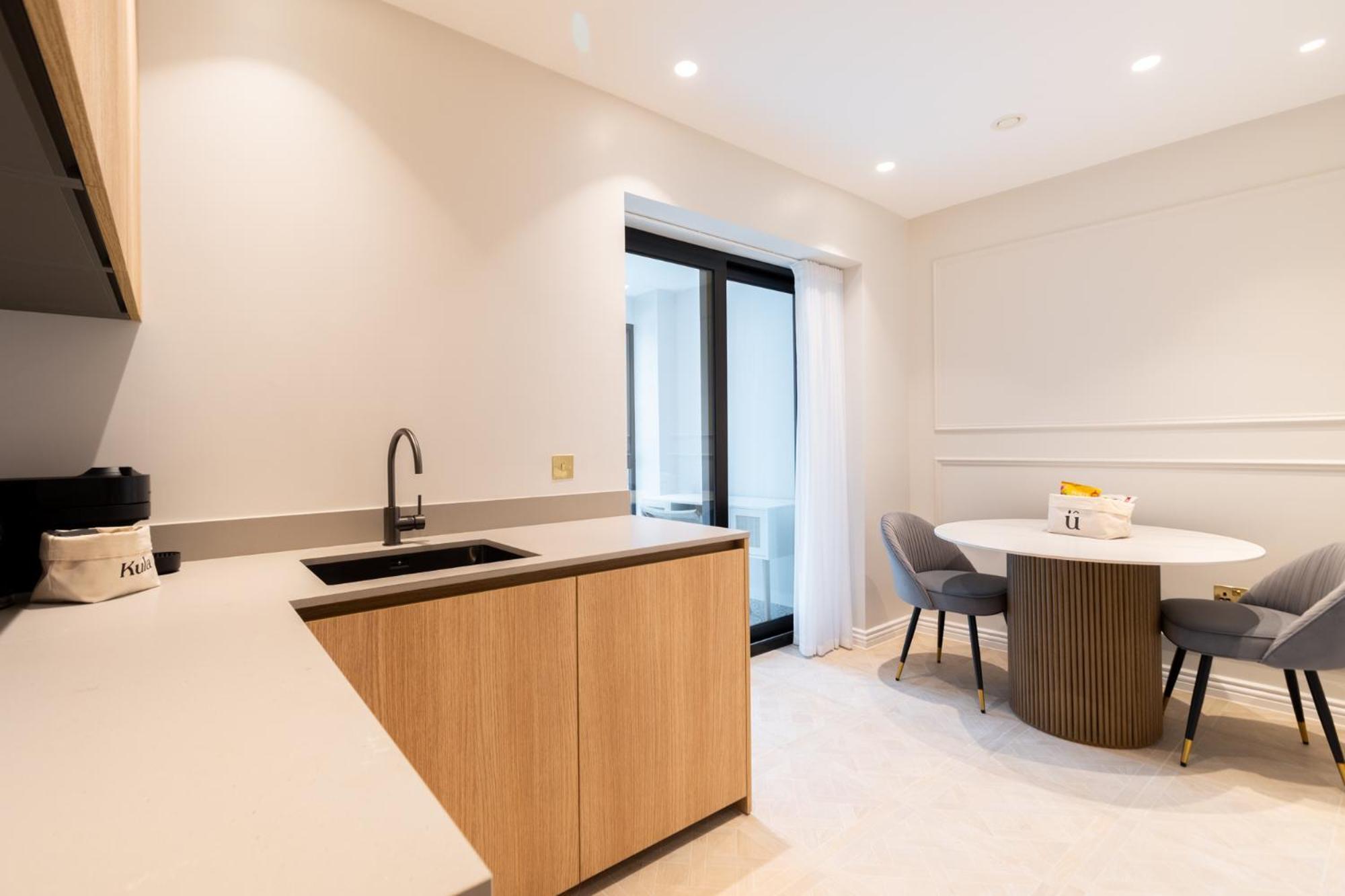 Kula Bridge Apartment London