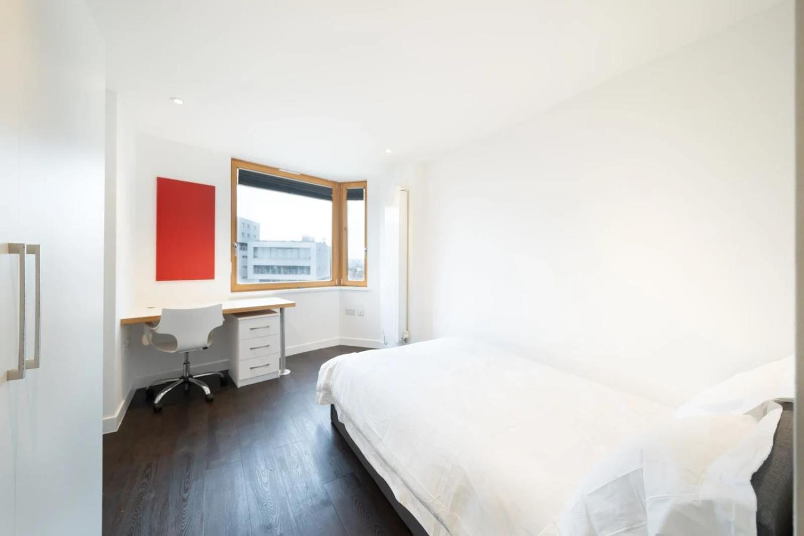 Cosy And At Chapter Aldgate In Londen