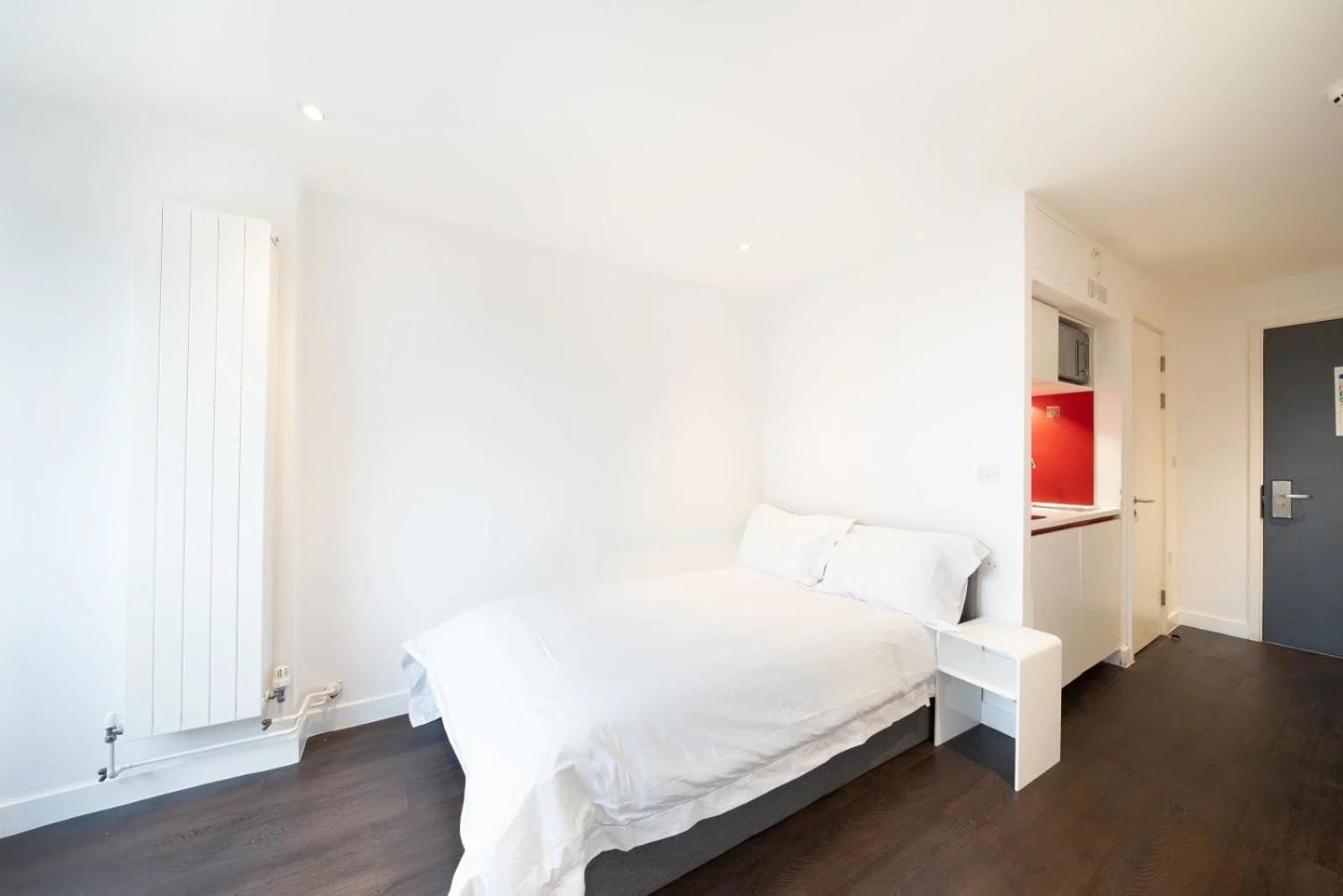 Cosy And At Chapter Aldgate In Londen
