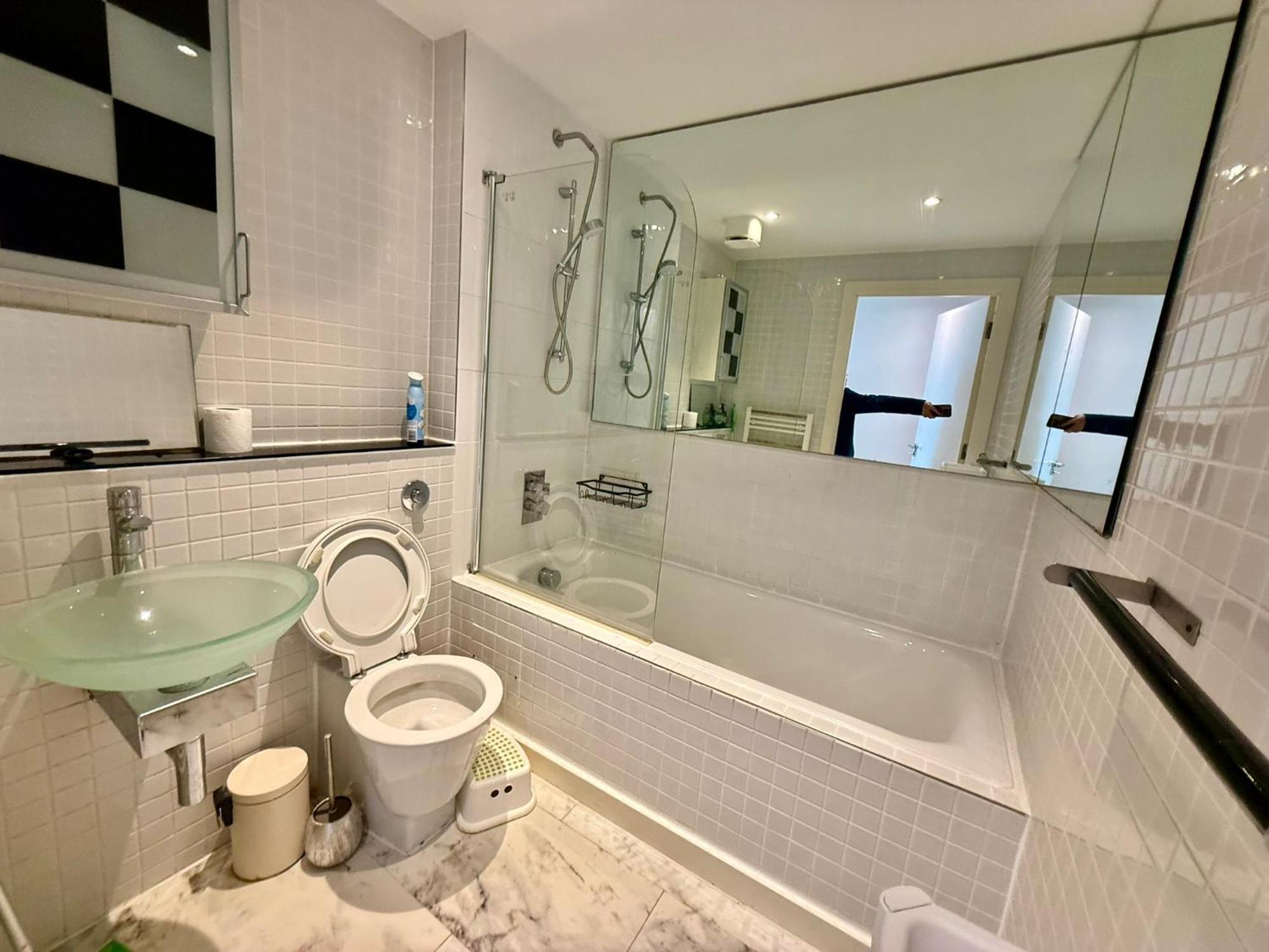Deluxe Entire With 2x Bedrooms, 2x Bathrooms And A Big Living In The Olympic Park And Westfield At Stratford * London
